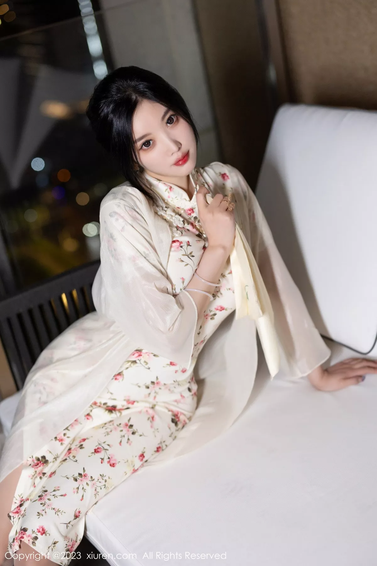 秀人集.com_[XiuRen秀人网]No.7363_女神杨晨晨Yome性感米色长旗袍配开档肉丝秀丰腴身材诱惑写真86P