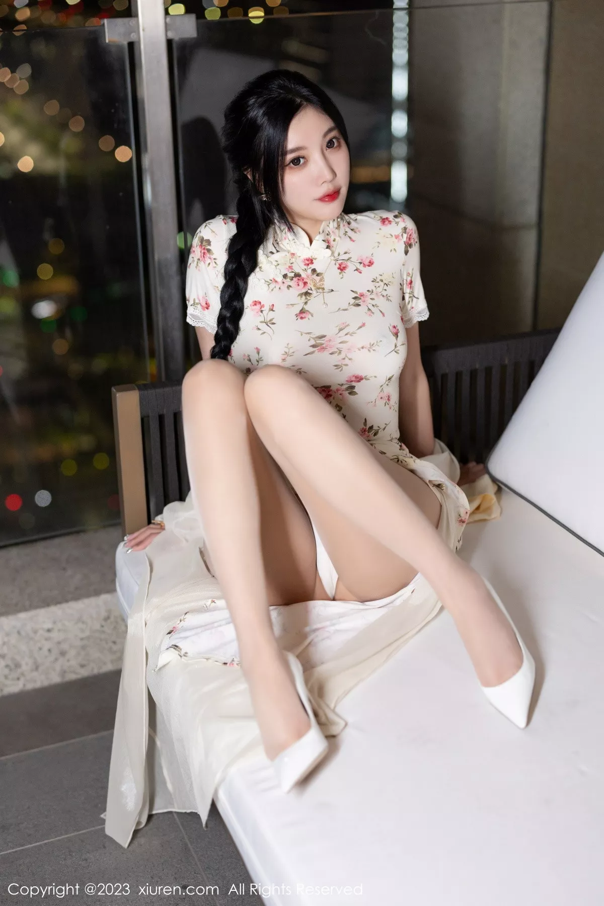 秀人集.com_[XiuRen秀人网]No.7363_女神杨晨晨Yome性感米色长旗袍配开档肉丝秀丰腴身材诱惑写真86P