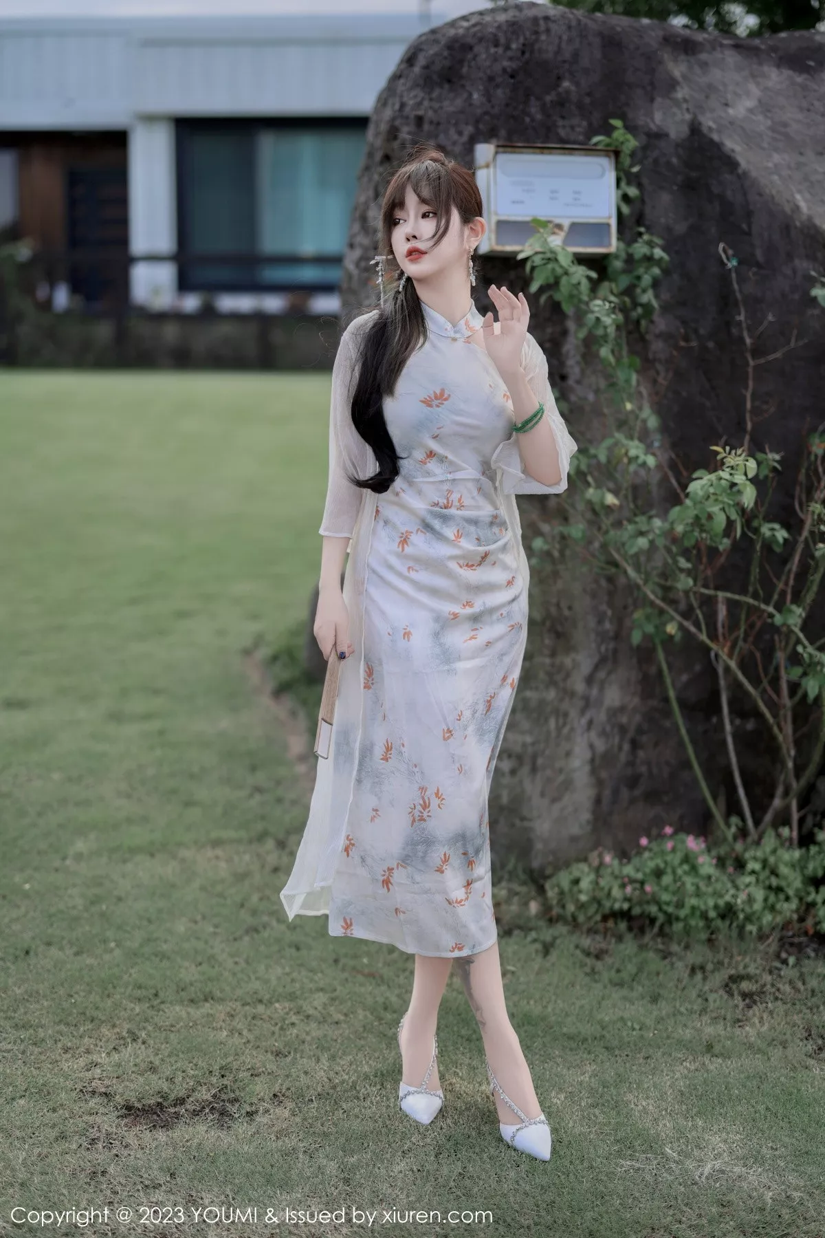 秀人集.com_[YouMi尤蜜荟]Vol.983_女神王雨纯性感浅色长款旗袍露白色内衣配肉丝袜完美诱惑写真79P