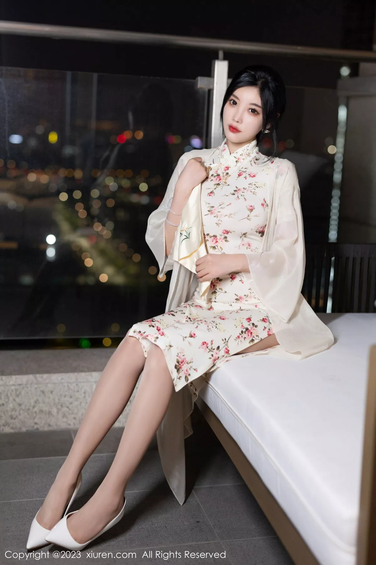 秀人集.com_[XiuRen秀人网]No.7363_女神杨晨晨Yome性感米色长旗袍配开档肉丝秀丰腴身材诱惑写真86P