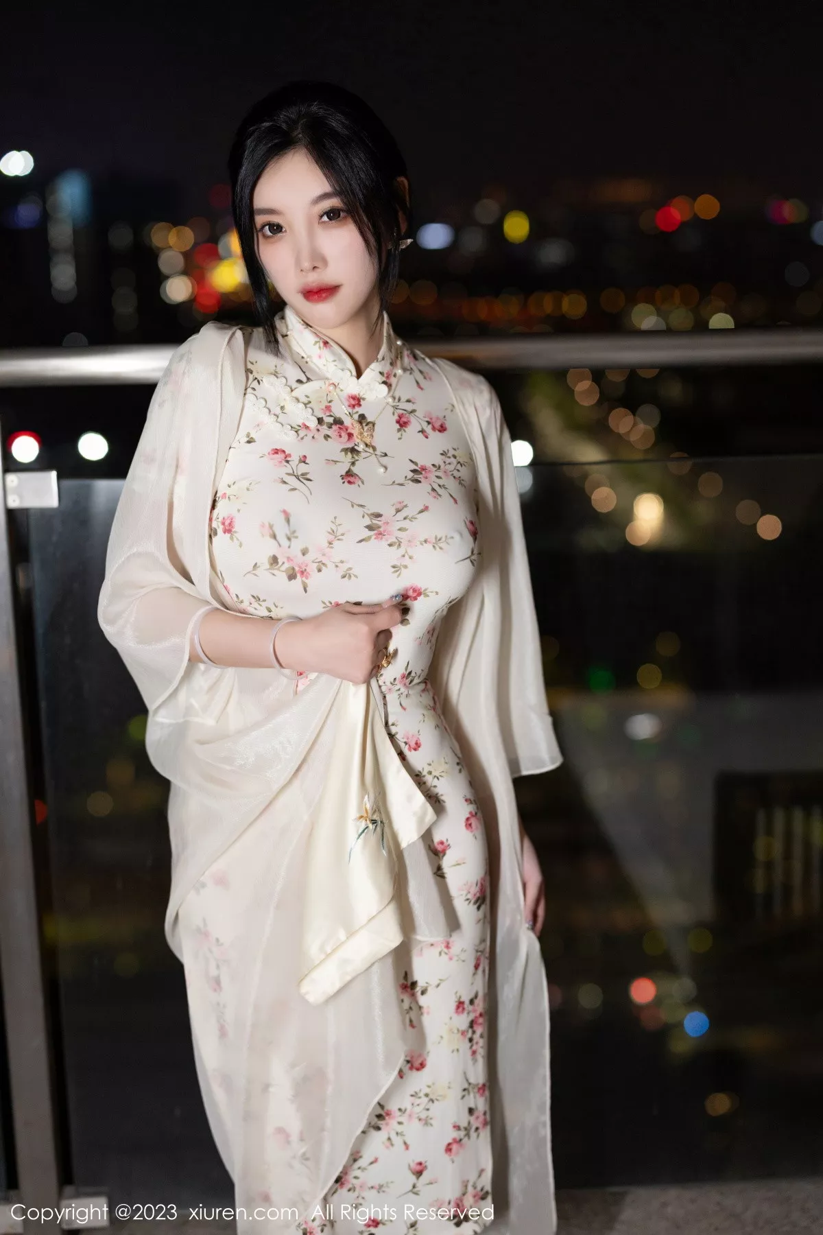 秀人集.com_[XiuRen秀人网]No.7363_女神杨晨晨Yome性感米色长旗袍配开档肉丝秀丰腴身材诱惑写真86P