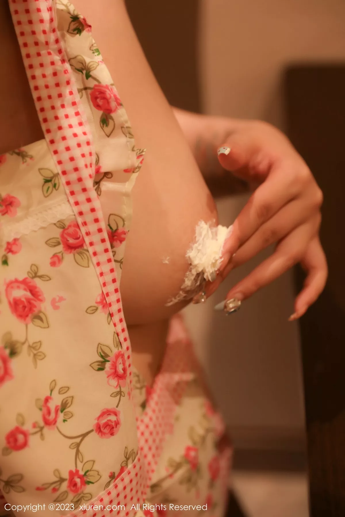 秀人集.com_[XiuRen秀人网]No.7366_模特江真真性感粉白色围裙配超薄肉丝秀圆润丰腴身姿诱惑写真83P