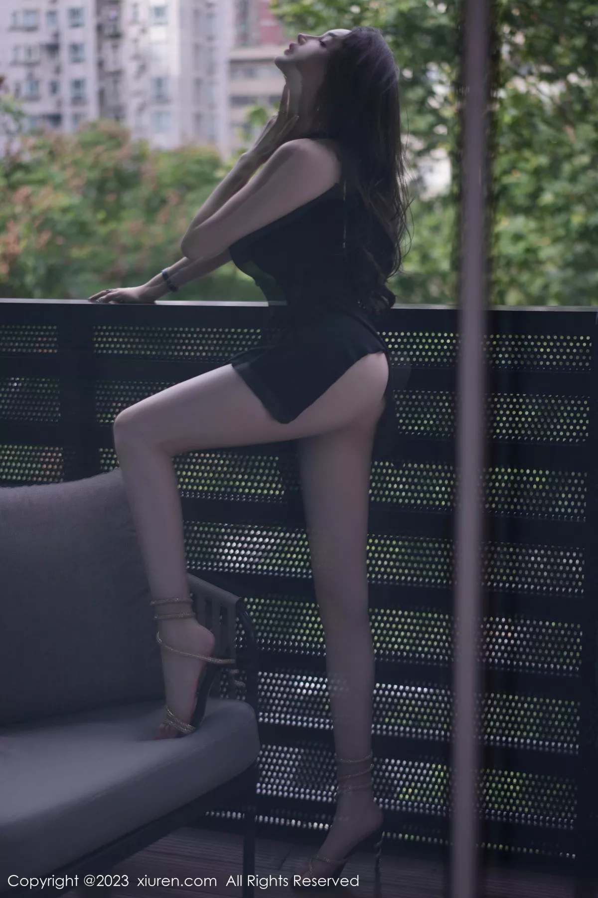 秀人集.com_[XiuRen秀人网]No.7367_女神Carol周妍希性感黑色吊带长裙半撩秀白嫩翘臀美腿诱惑写真72P