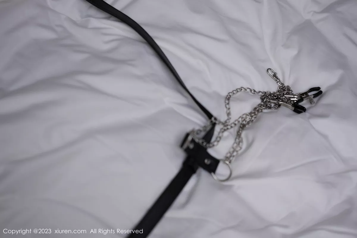 秀人集.com_[XiuRen秀人网]No.7367_女神Carol周妍希性感黑色吊带长裙半撩秀白嫩翘臀美腿诱惑写真72P