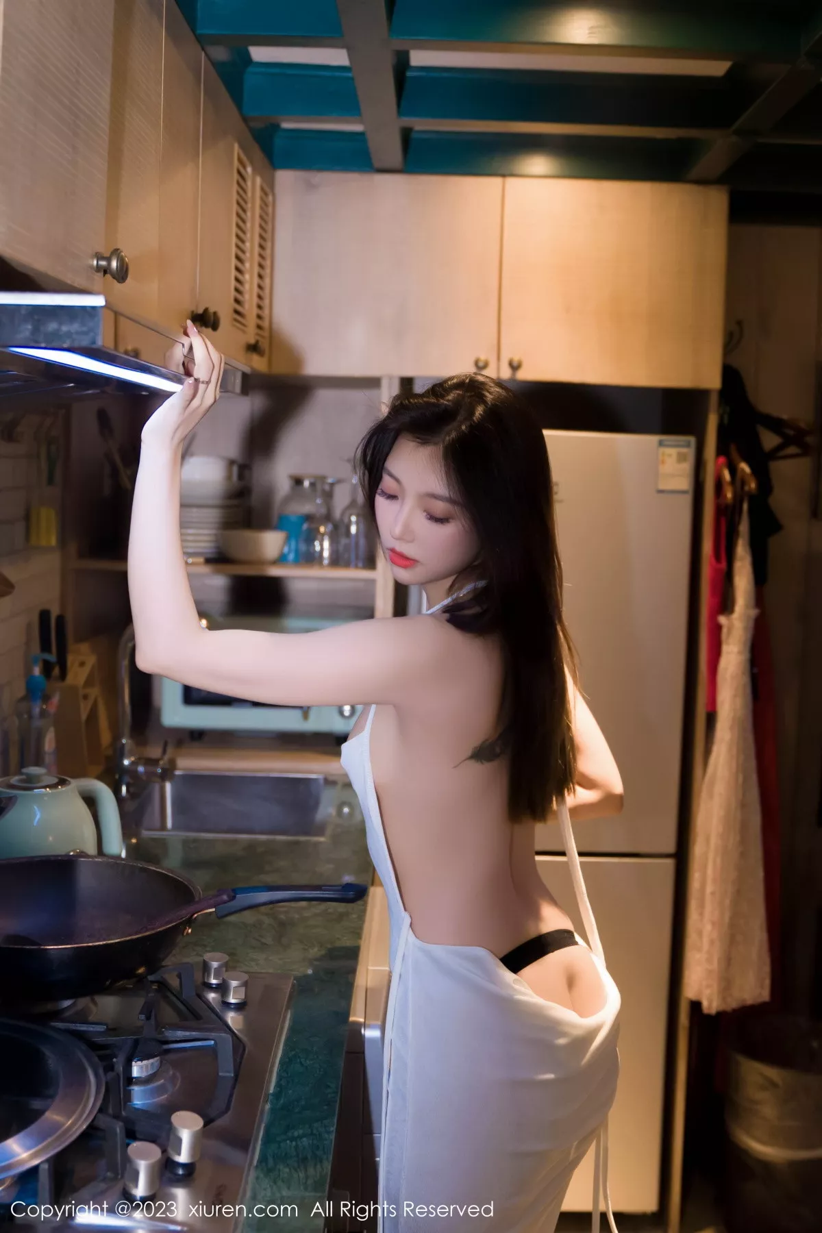 秀人集.com_[XiuRen秀人网]No.7371_女神冯木木LRIS性感白色露背连衣裙配黑丝吊袜秀翘臀诱惑写真79P