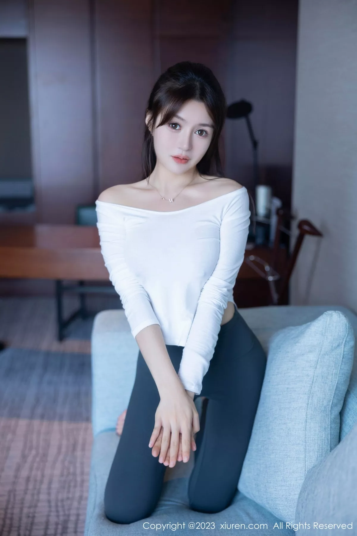 秀人集.com_[XiuRen秀人网]No.7370_模特唐宁宁性感白色上衣配灰色瑜伽裤紧身秀丰腴身姿诱惑写真80P