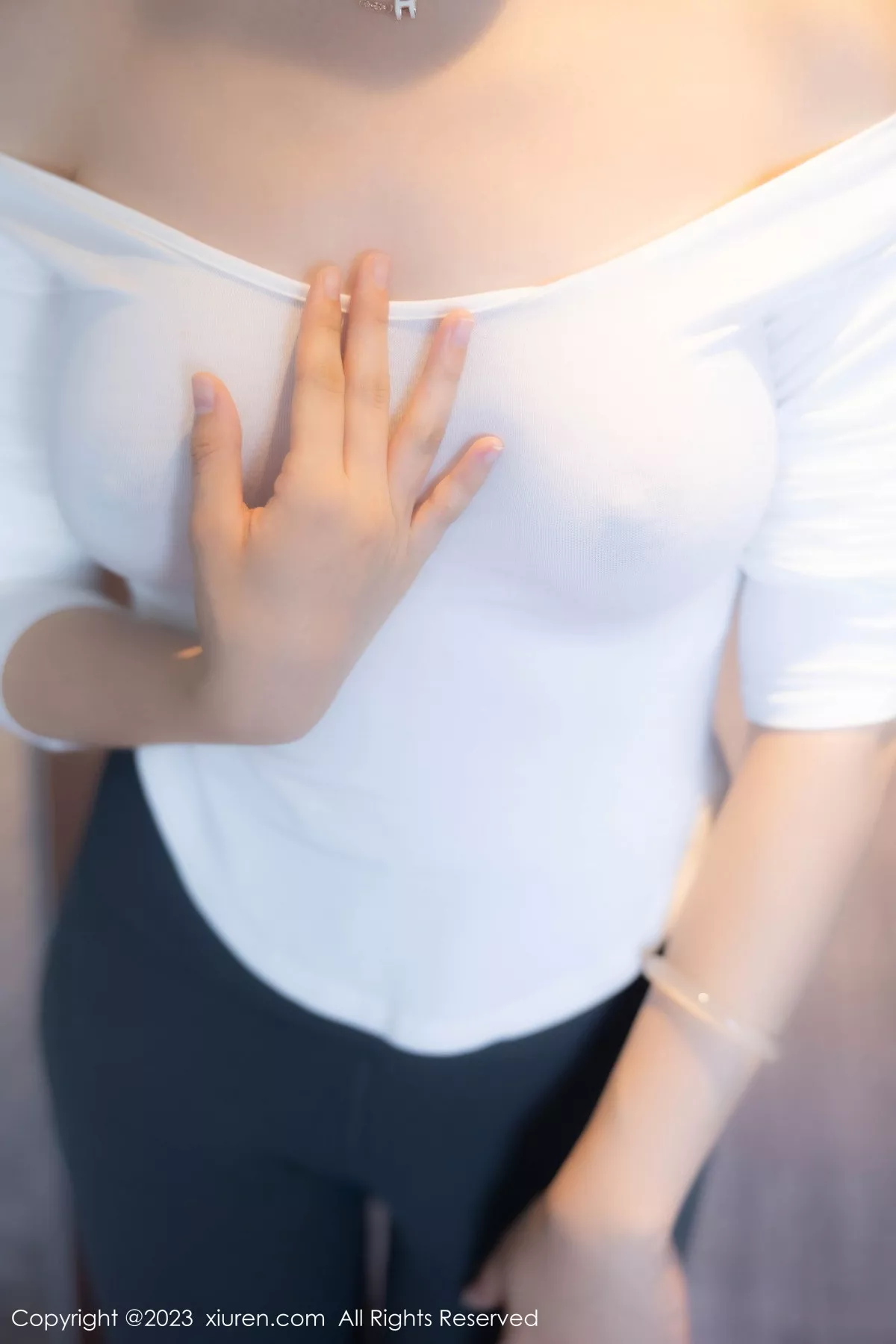 秀人集.com_[XiuRen秀人网]No.7370_模特唐宁宁性感白色上衣配灰色瑜伽裤紧身秀丰腴身姿诱惑写真80P