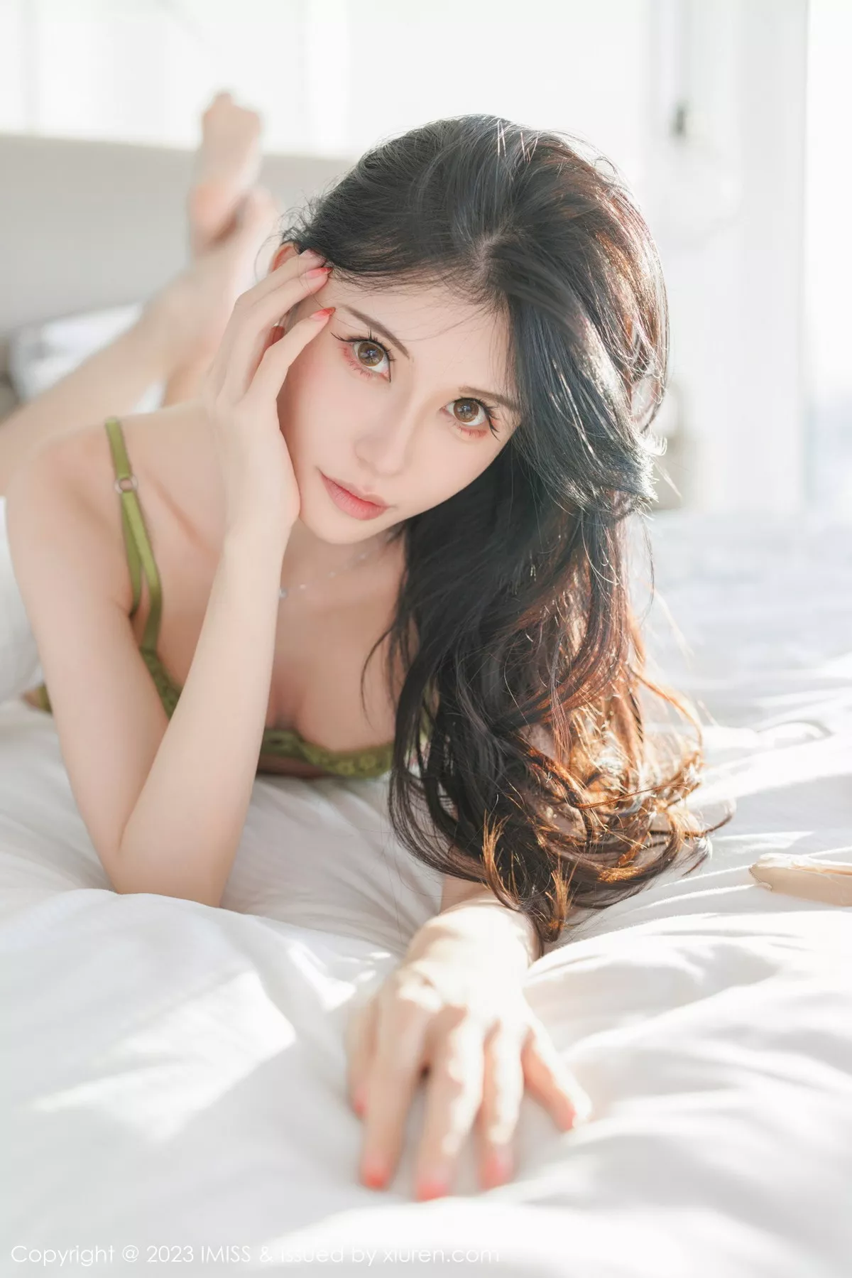 秀人集.com_[IMISS爱蜜社]Vol.750_模特泥鳅鳅性感白色背带连衣裙露果绿内衣配超薄肉丝诱惑写真62P