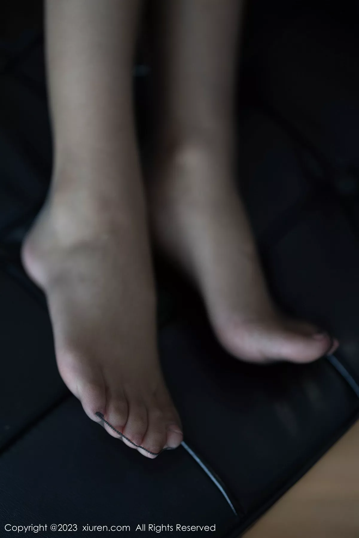 秀人集.com_[XiuRen秀人网]No.7387_模特可乐Vicky性感白上衣配杏色短裙露超薄黑丝秀美腿诱惑写真82P