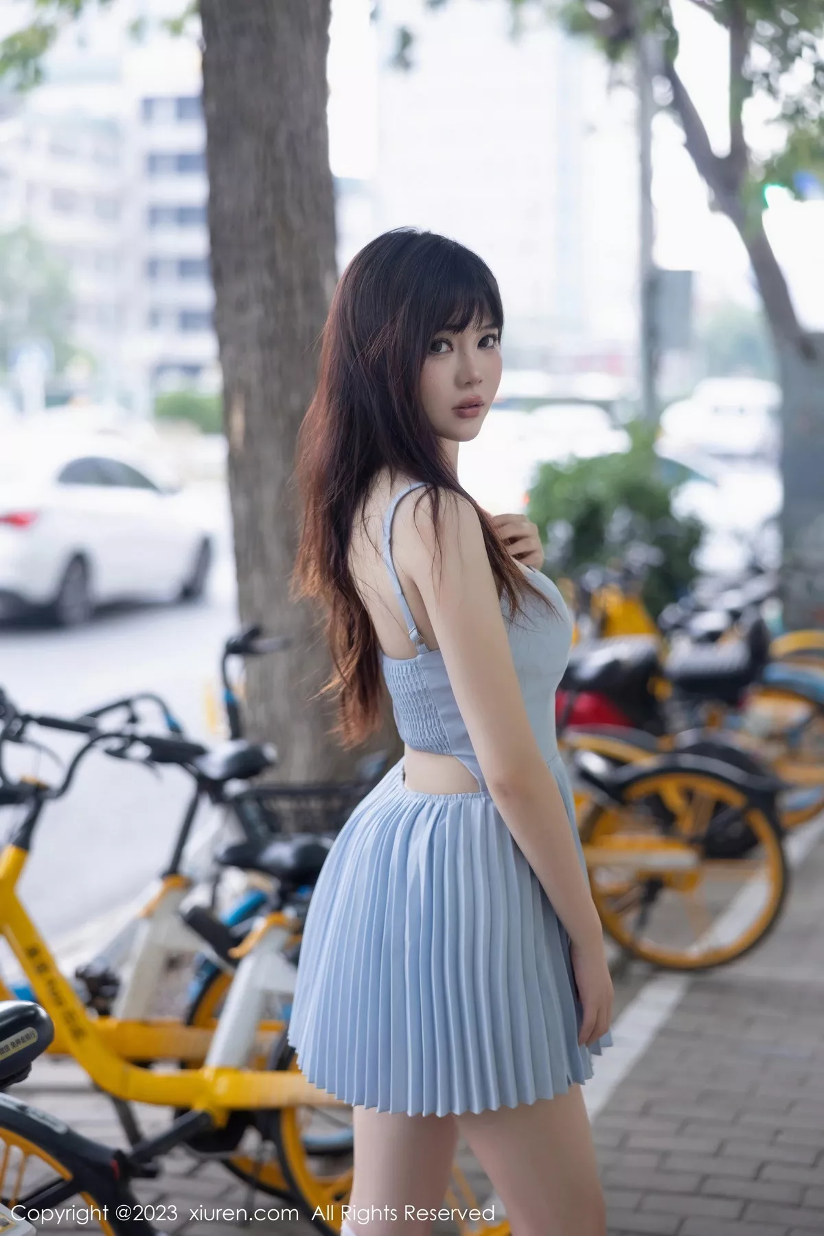 秀人集.com_[XiuRen秀人网]No.7266_模特Arude薇薇性感淡蓝色连衣短裙配白丝袜秀曼妙身姿诱惑写真69P