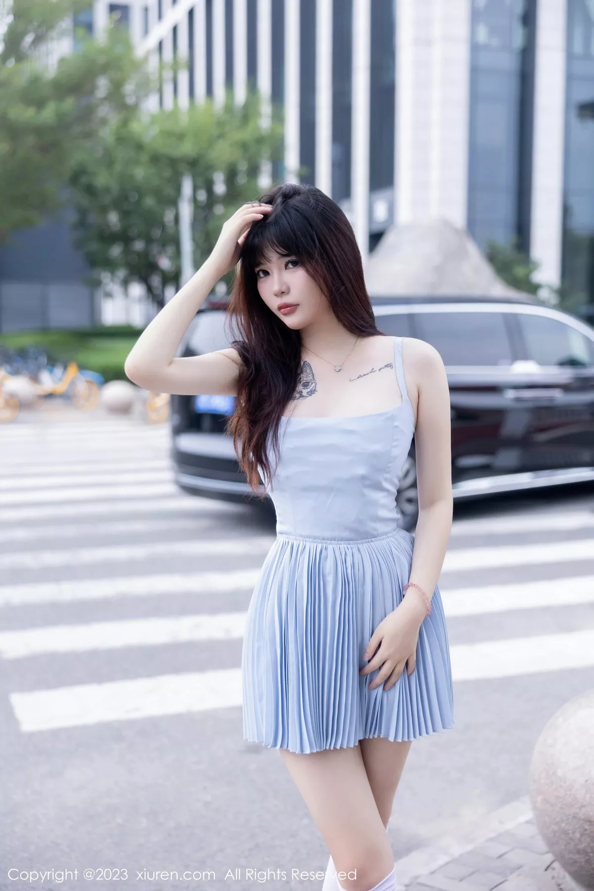 秀人集.com_[XiuRen秀人网]No.7266_模特Arude薇薇性感淡蓝色连衣短裙配白丝袜秀曼妙身姿诱惑写真69P