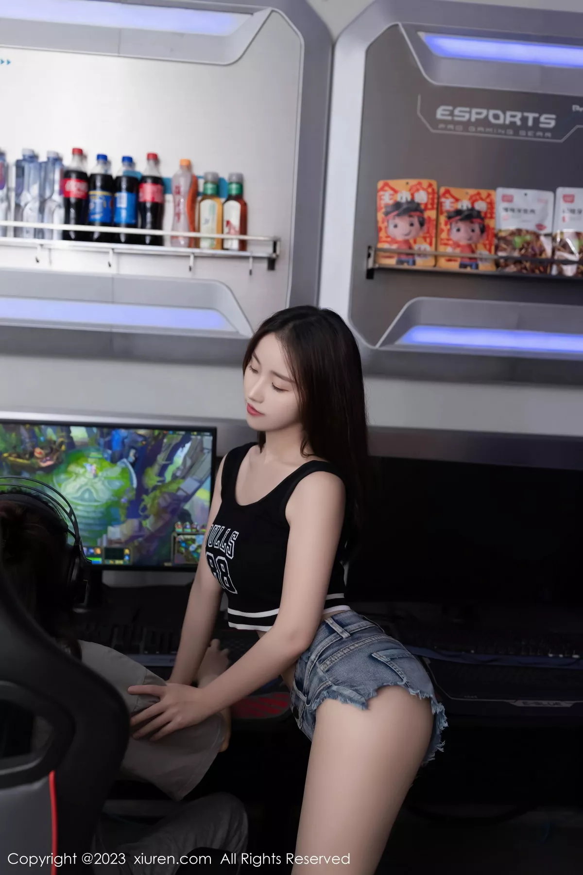 秀人集.com_[XiuRen秀人网]No.7275_模特杏子Yada网吧场景黑色蕾丝内衣配原色丝袜迷人诱惑写真83P