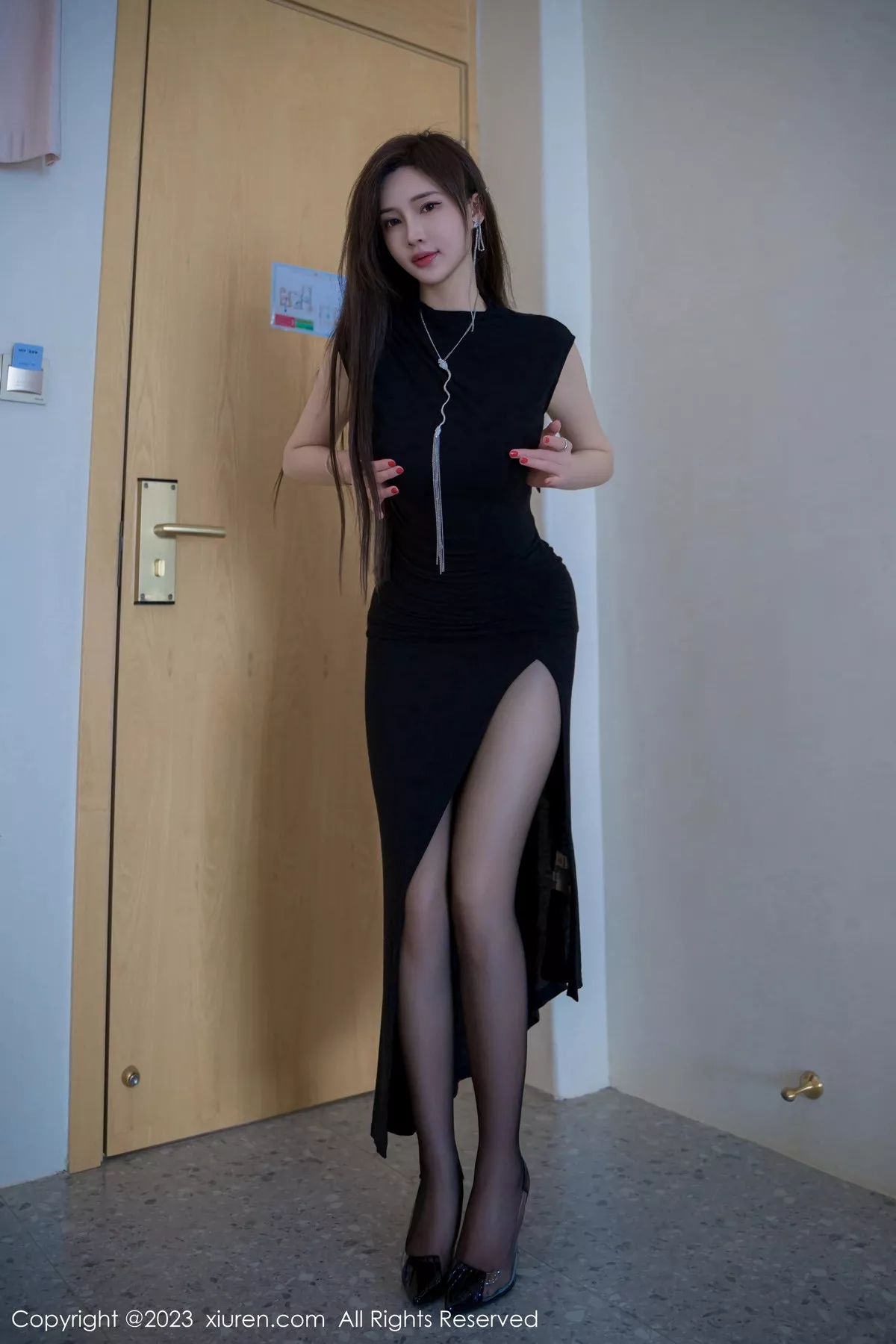 秀人集.com_[XiuRen秀人网]No.7280_女神Carol周妍希性感黑色连衣裙露超薄黑丝秀丰满身材诱惑写真91P