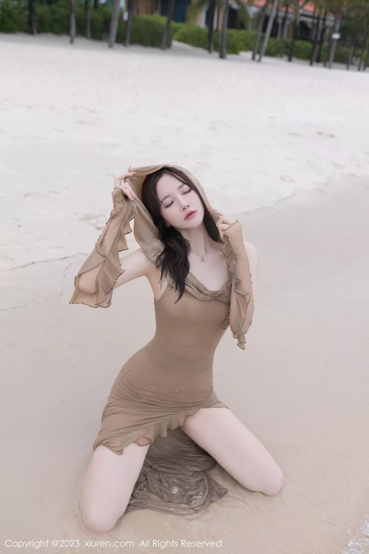 秀人集.com_[XiuRen秀人网]No.7288_模特鱼子酱Fish沙滩场景性感咖啡色连衣裙秀曼妙身姿诱惑写真77P