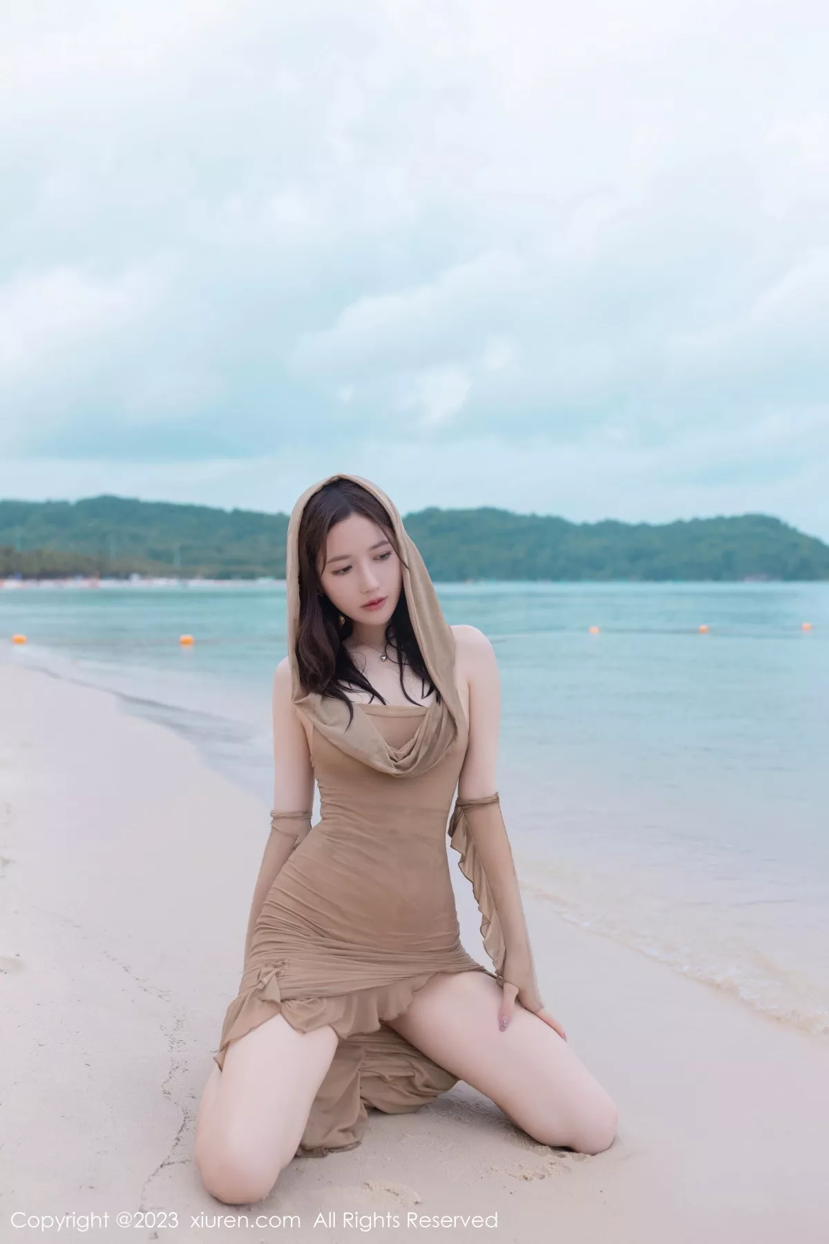 秀人集.com_[XiuRen秀人网]No.7288_模特鱼子酱Fish沙滩场景性感咖啡色连衣裙秀曼妙身姿诱惑写真77P