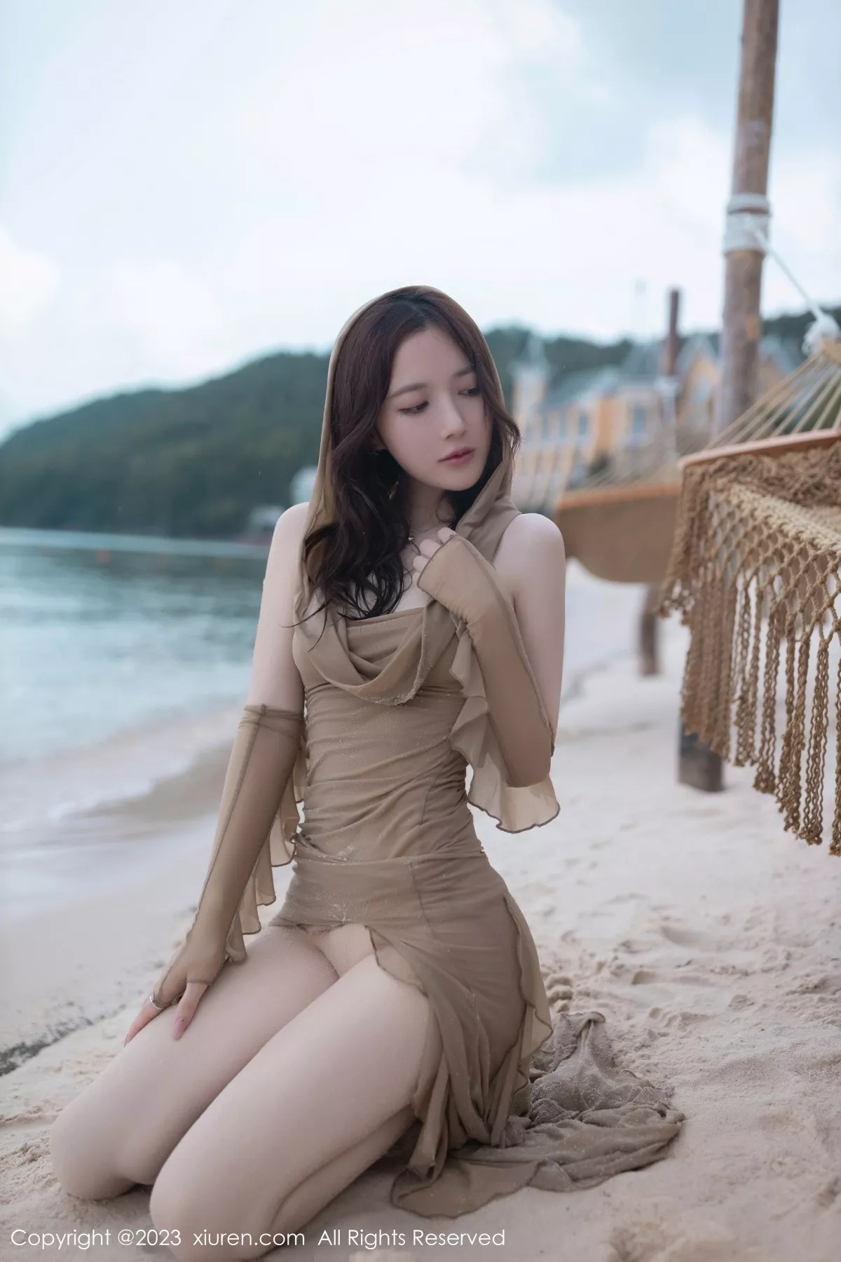 秀人集.com_[XiuRen秀人网]No.7288_模特鱼子酱Fish沙滩场景性感咖啡色连衣裙秀曼妙身姿诱惑写真77P