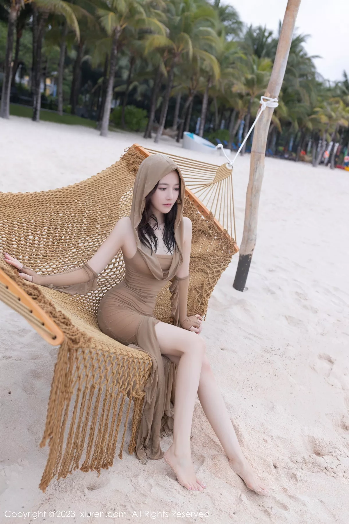 秀人集.com_[XiuRen秀人网]No.7288_模特鱼子酱Fish沙滩场景性感咖啡色连衣裙秀曼妙身姿诱惑写真77P