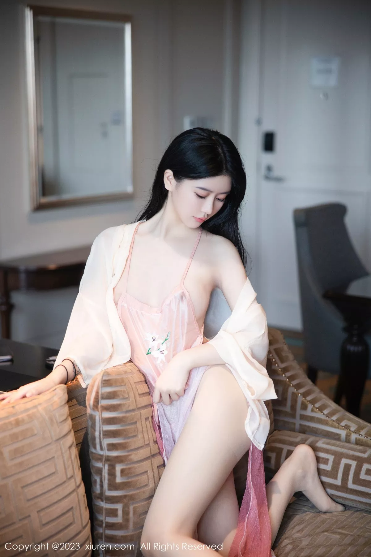秀人集.com_[XiuRen秀人网]No.7290_模特幼幼性感粉色古装服饰配超薄无内肉丝秀惹火身材诱惑写真88P