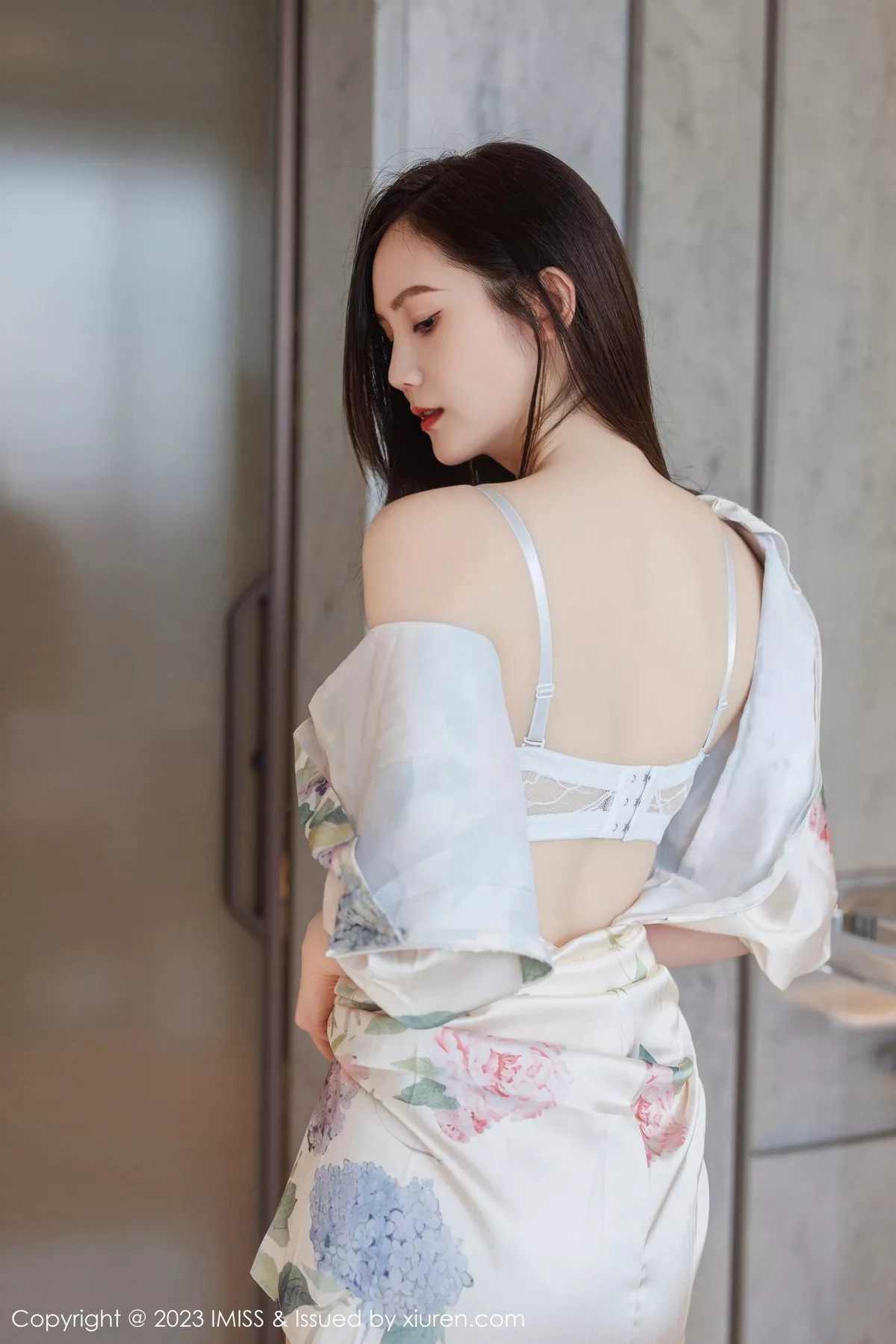 秀人集.com_[IMISS爱蜜社]Vol.745_女神SISY思性感带图案长裙露浅色内衣配超薄肉丝完美诱惑写真55P