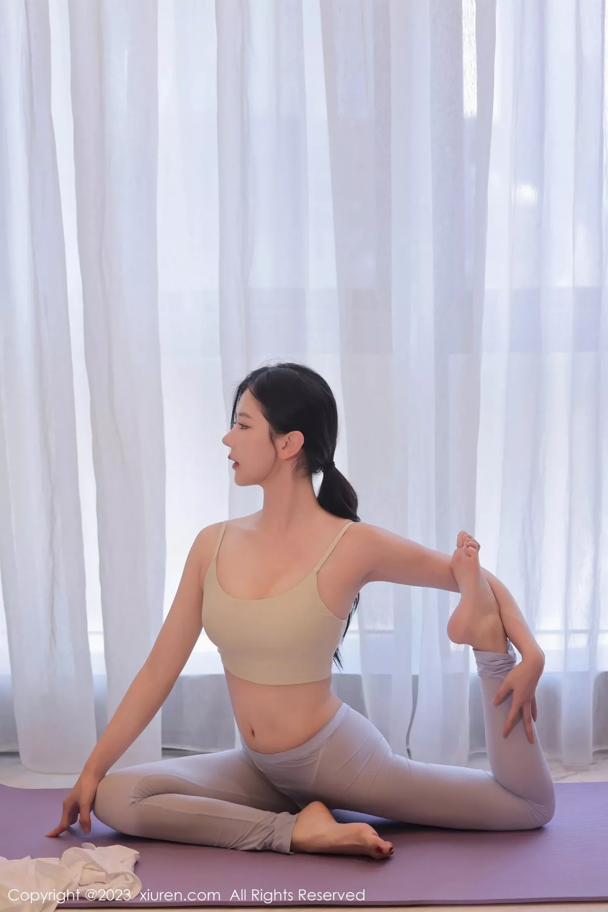 秀人集.com_[XiuRen秀人网]No.7294_模特尹甜甜健身场所性感浅色瑜伽服饰配开档白丝迷人诱惑写真67P