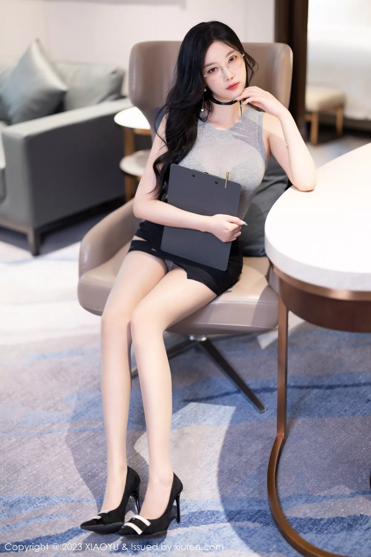 秀人集.com_[XiaoYu画语界]Vol.1117_女神杨晨晨Yome性感灰色情趣服+黑色内衣配原色丝袜诱惑写真82P