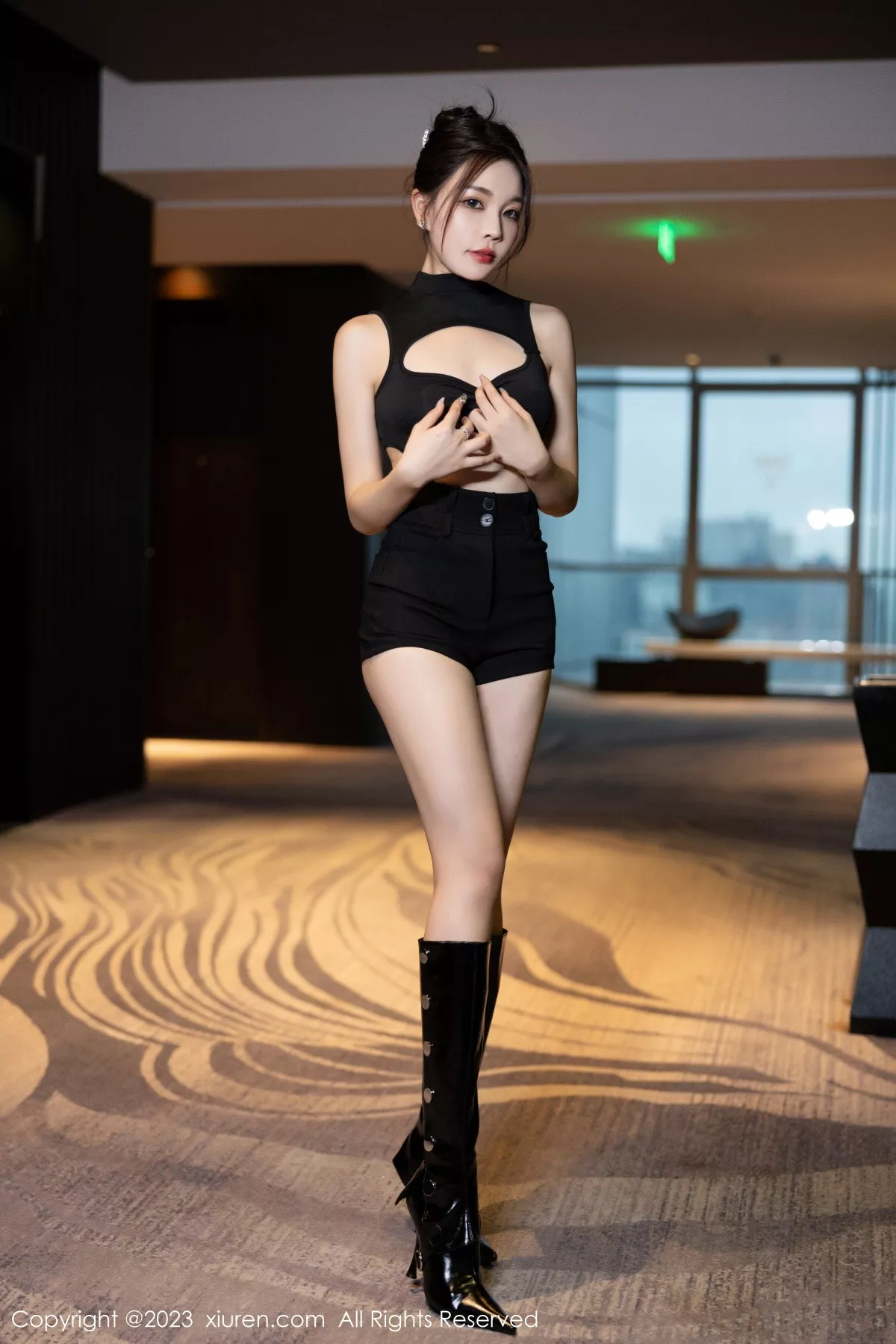 秀人集.com_[XiuRen秀人网]No.7432_女神徐莉芝Booty性感黑色情趣服配黑丝吊袜秀曼妙身姿诱惑写真82P