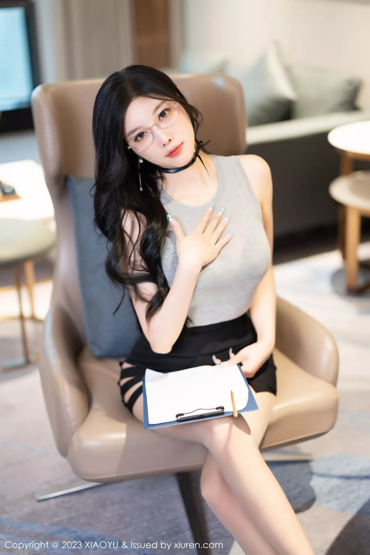 秀人集.com_[XiaoYu画语界]Vol.1117_女神杨晨晨Yome性感灰色情趣服+黑色内衣配原色丝袜诱惑写真82P