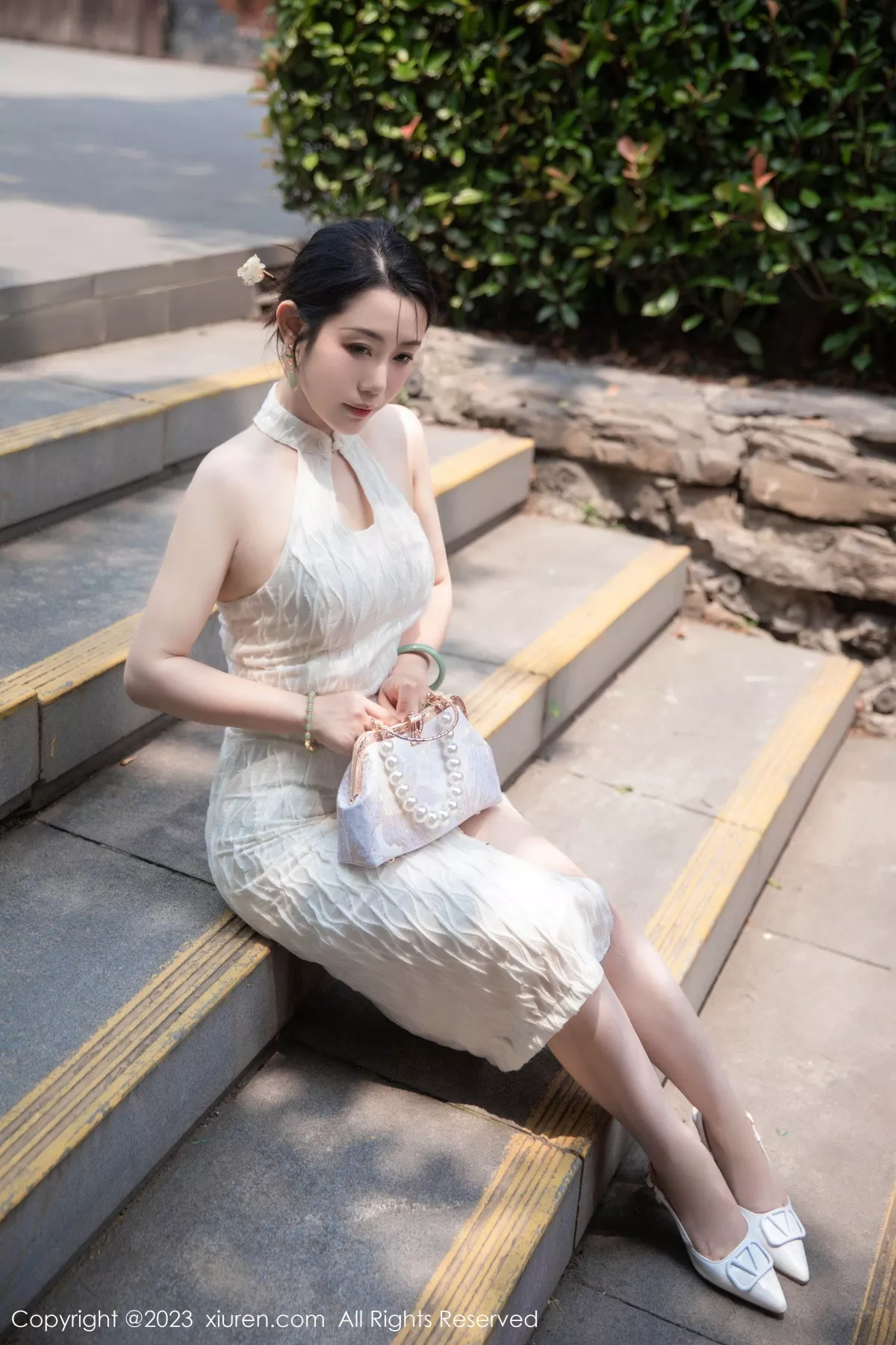 秀人集.com_[XiuRen秀人网]No.7435_模特严利娅Yuliya性感白色旗袍服饰秀婀娜身姿完美诱惑写真71P