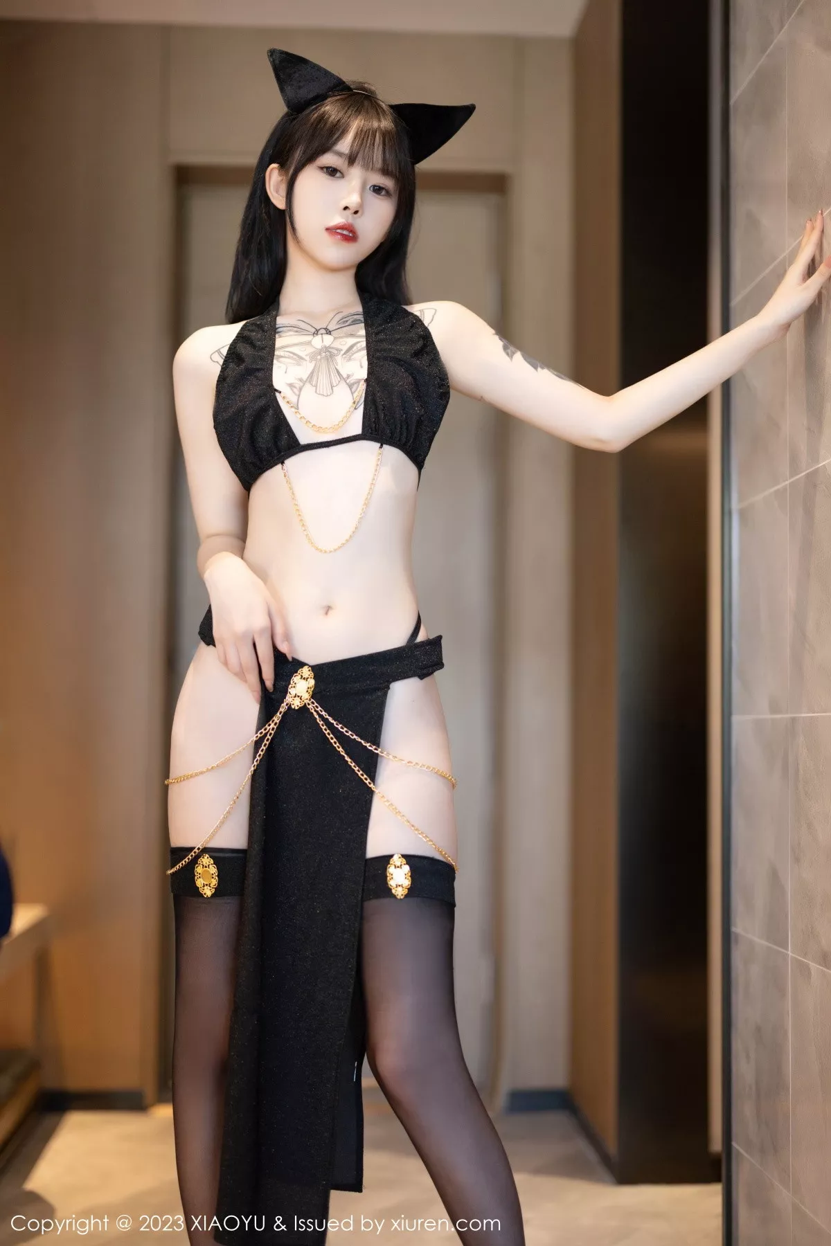 秀人集.com_[XiaoYu画语界]Vol.1118_模特奶瓶白色带图案旗袍+性感黑色小喵装扮秀曼妙身姿诱惑写真82P