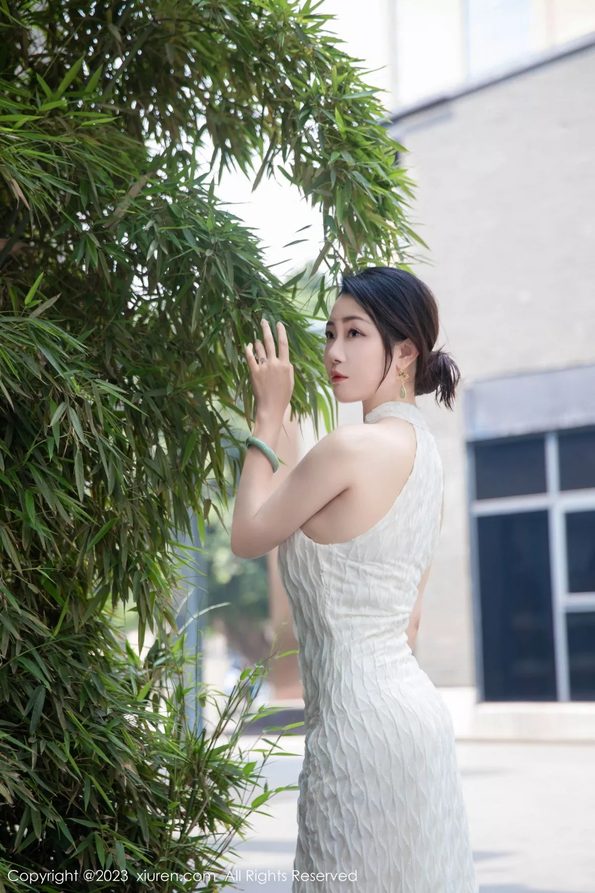 秀人集.com_[XiuRen秀人网]No.7435_模特严利娅Yuliya性感白色旗袍服饰秀婀娜身姿完美诱惑写真71P