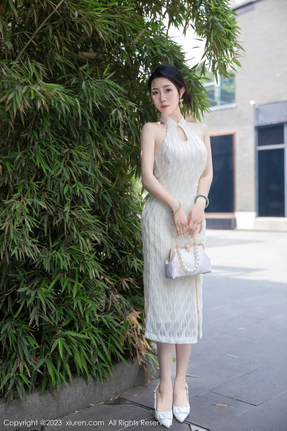 秀人集.com_[XiuRen秀人网]No.7435_模特严利娅Yuliya性感白色旗袍服饰秀婀娜身姿完美诱惑写真71P