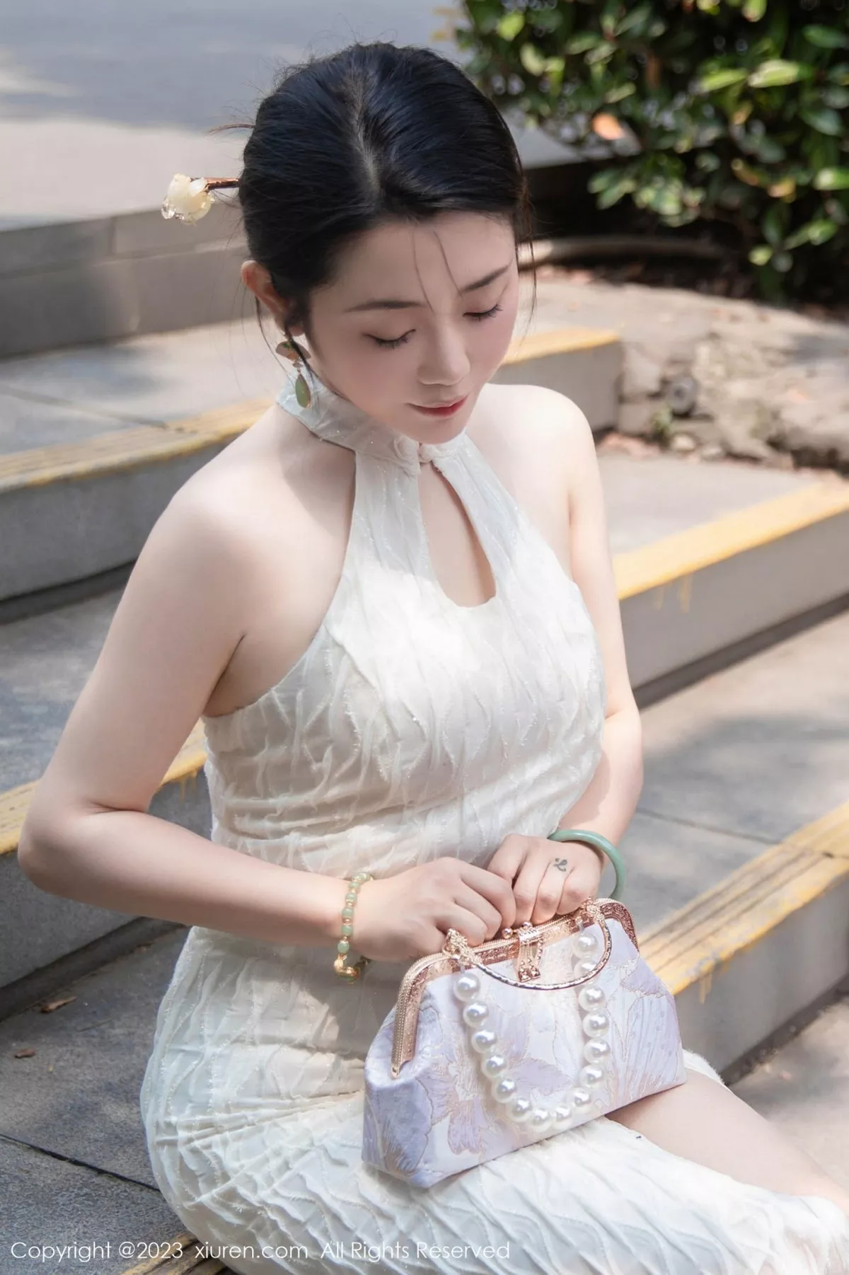 秀人集.com_[XiuRen秀人网]No.7435_模特严利娅Yuliya性感白色旗袍服饰秀婀娜身姿完美诱惑写真71P