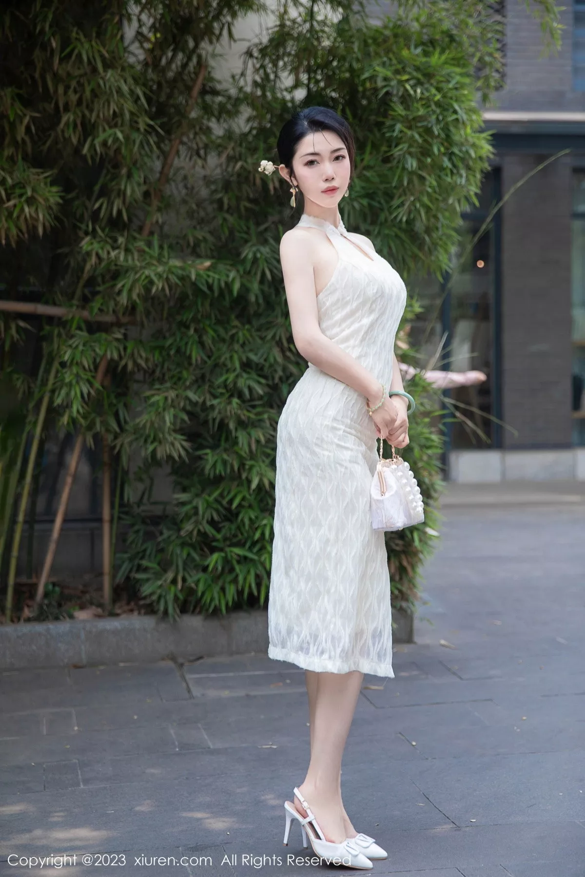 秀人集.com_[XiuRen秀人网]No.7435_模特严利娅Yuliya性感白色旗袍服饰秀婀娜身姿完美诱惑写真71P