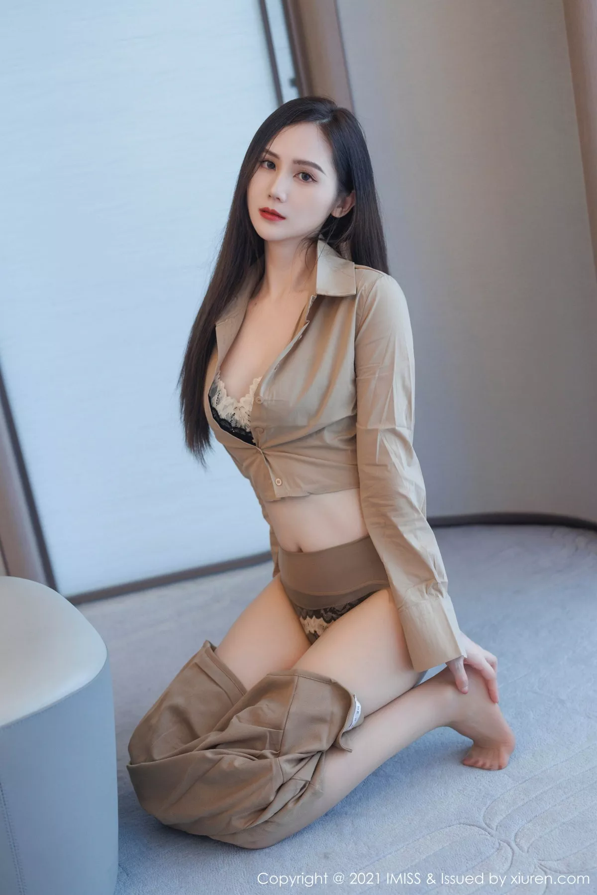 秀人集.com_[IMISS爱蜜社]Vol.754_气质女神SISY思杏色服饰配短裙露黑色内衣配原色丝袜性感写真35P