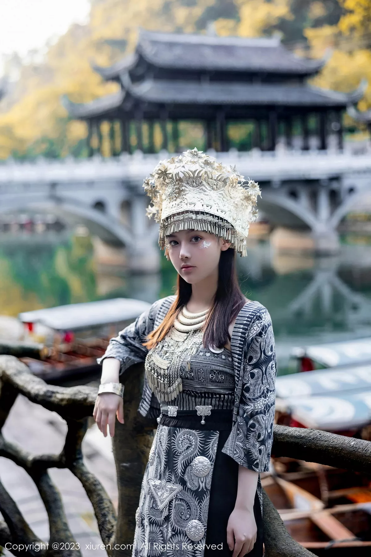 秀人集.com_[XiuRen秀人网]No.7448_模特豆瓣酱户外性感银饰苗族服饰半脱秀丰腴身材完美诱惑写真82P