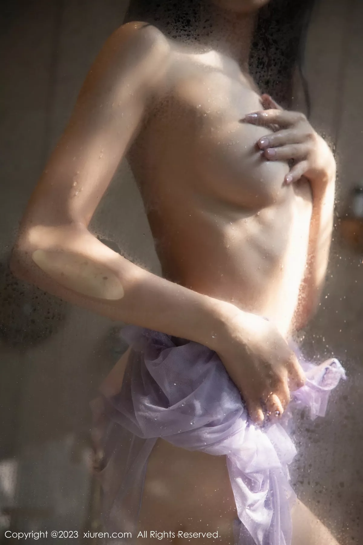 秀人集.com_[XiuRen秀人网]No.7451_模特糖豆sisi浴缸场景性感紫色薄纱睡裙湿身秀惹火身材诱惑写真56P