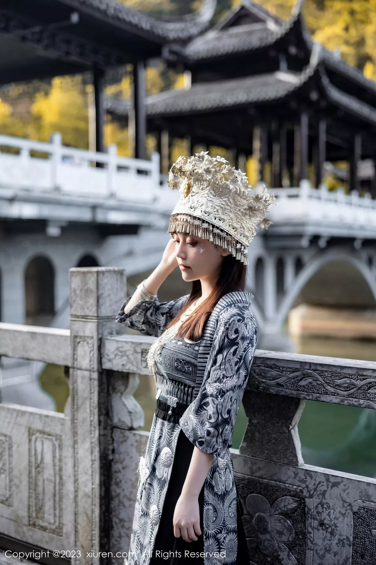 秀人集.com_[XiuRen秀人网]No.7448_模特豆瓣酱户外性感银饰苗族服饰半脱秀丰腴身材完美诱惑写真82P