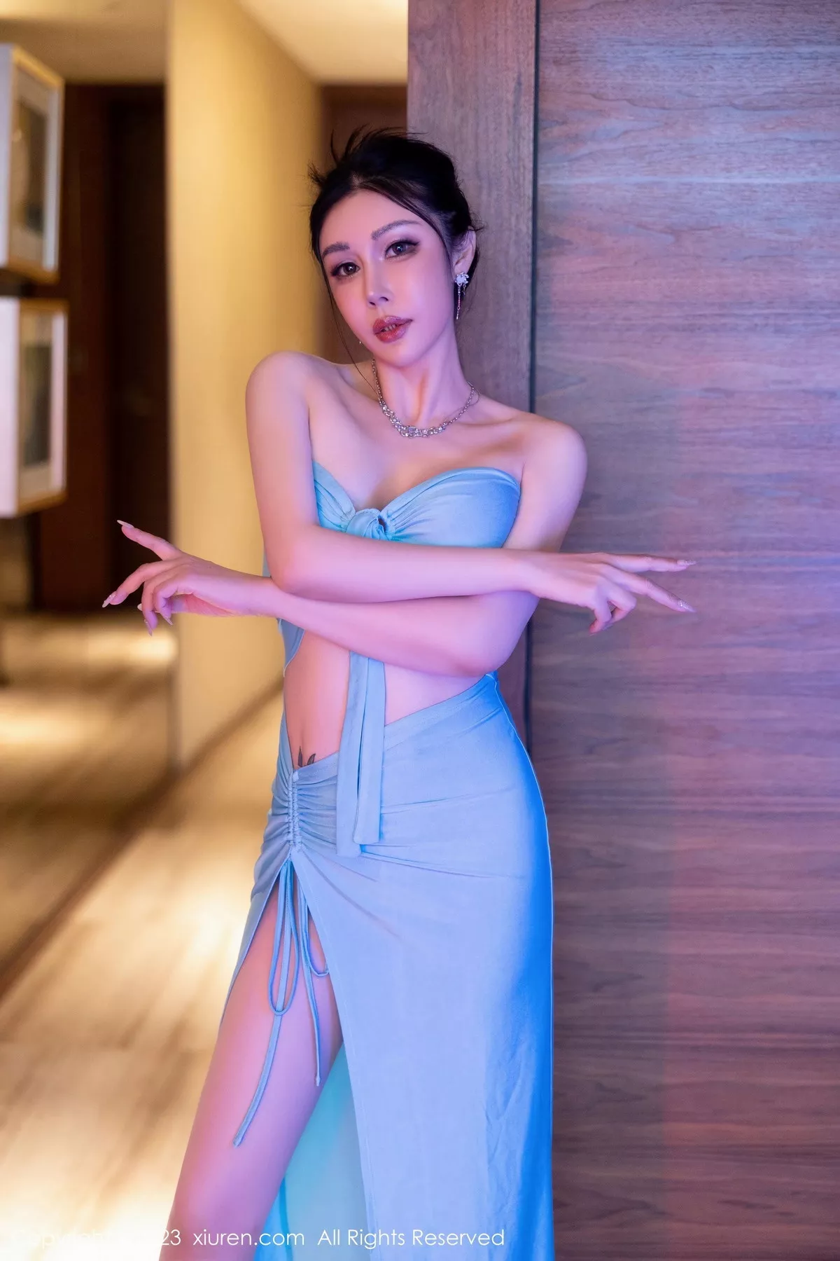 秀人集.com_[XiuRen秀人网]No.7446_模特田冰冰性感蓝色长礼裙配原色丝袜秀丰满身材妩媚迷人写真82P