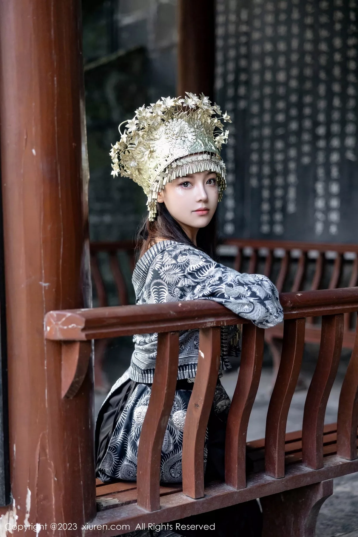 秀人集.com_[XiuRen秀人网]No.7448_模特豆瓣酱户外性感银饰苗族服饰半脱秀丰腴身材完美诱惑写真82P