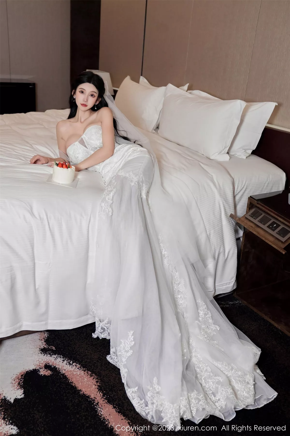 秀人集.com_[XiuRen秀人网]No.7463_女神周于希Sally性感白色婚纱+白色蕾丝情趣服饰完美诱惑写真100P