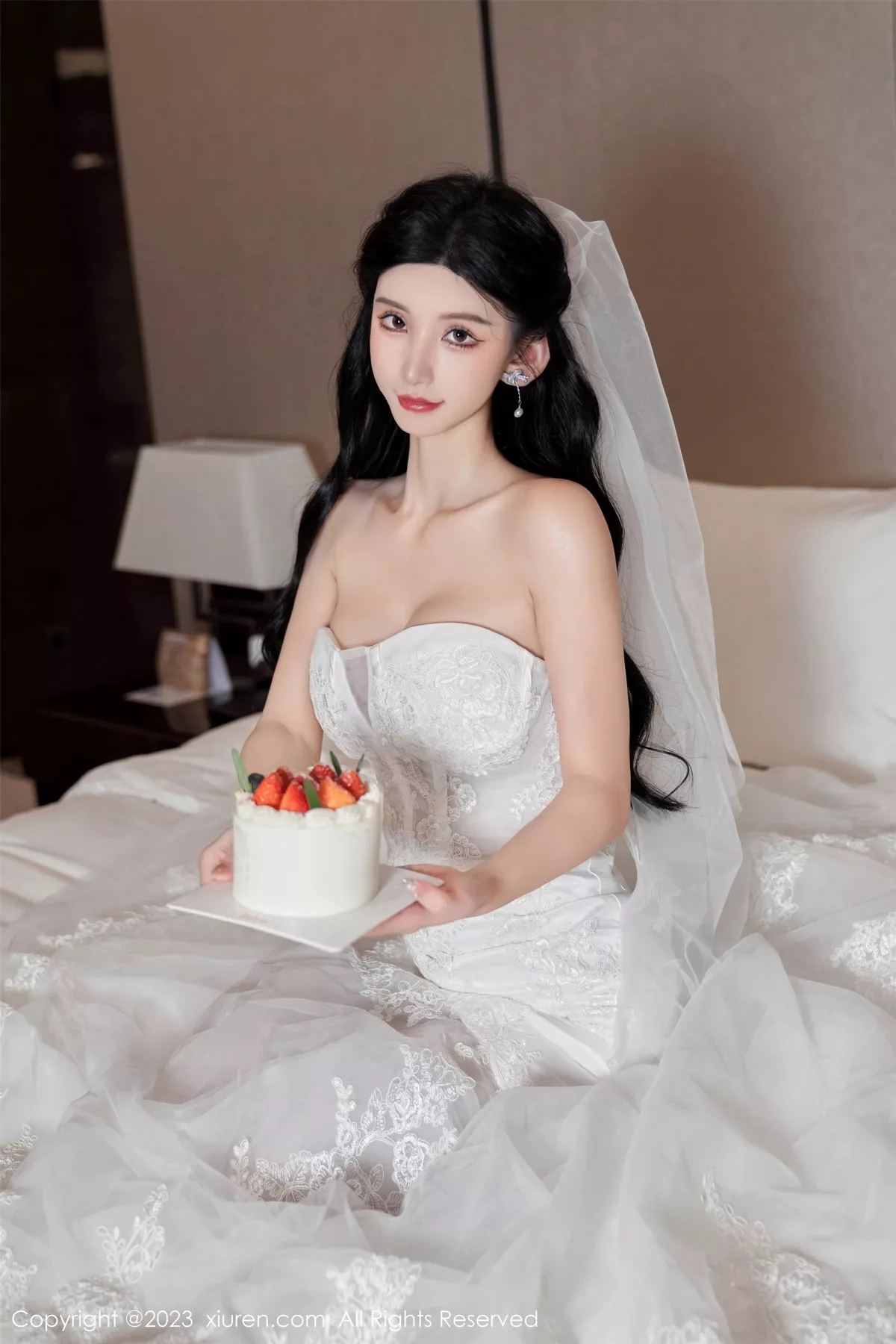 秀人集.com_[XiuRen秀人网]No.7463_女神周于希Sally性感白色婚纱+白色蕾丝情趣服饰完美诱惑写真100P
