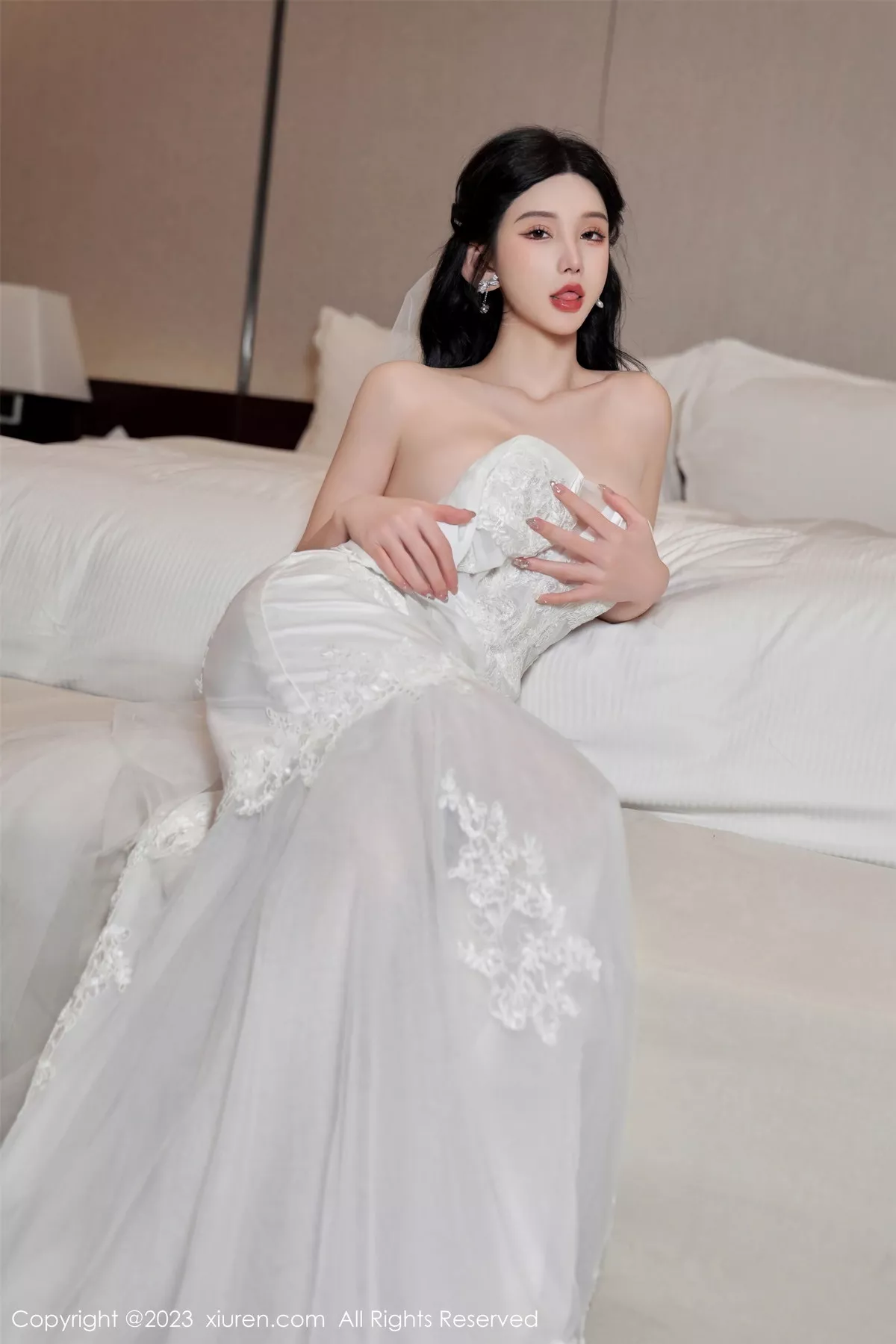 秀人集.com_[XiuRen秀人网]No.7463_女神周于希Sally性感白色婚纱+白色蕾丝情趣服饰完美诱惑写真100P