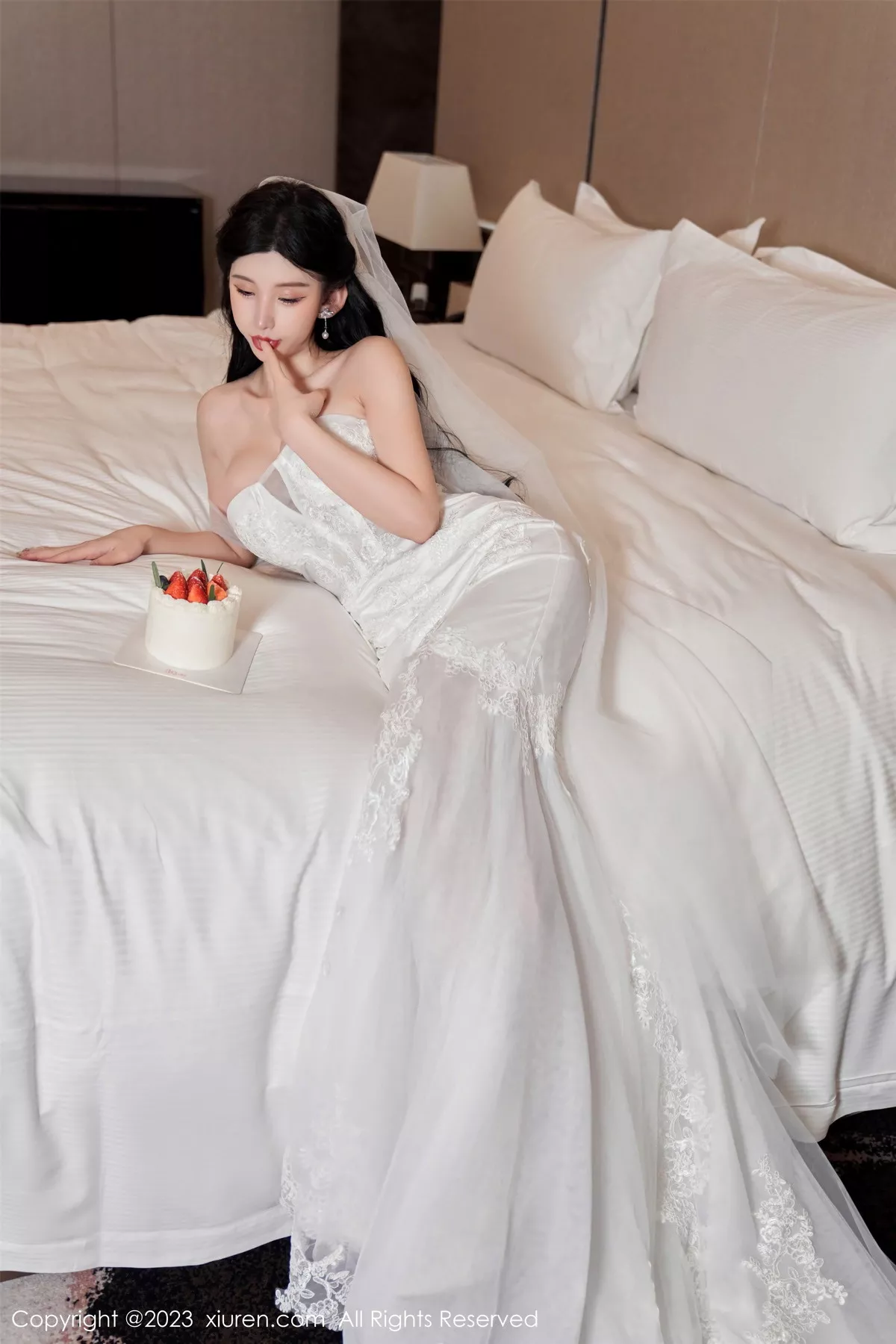 秀人集.com_[XiuRen秀人网]No.7463_女神周于希Sally性感白色婚纱+白色蕾丝情趣服饰完美诱惑写真100P