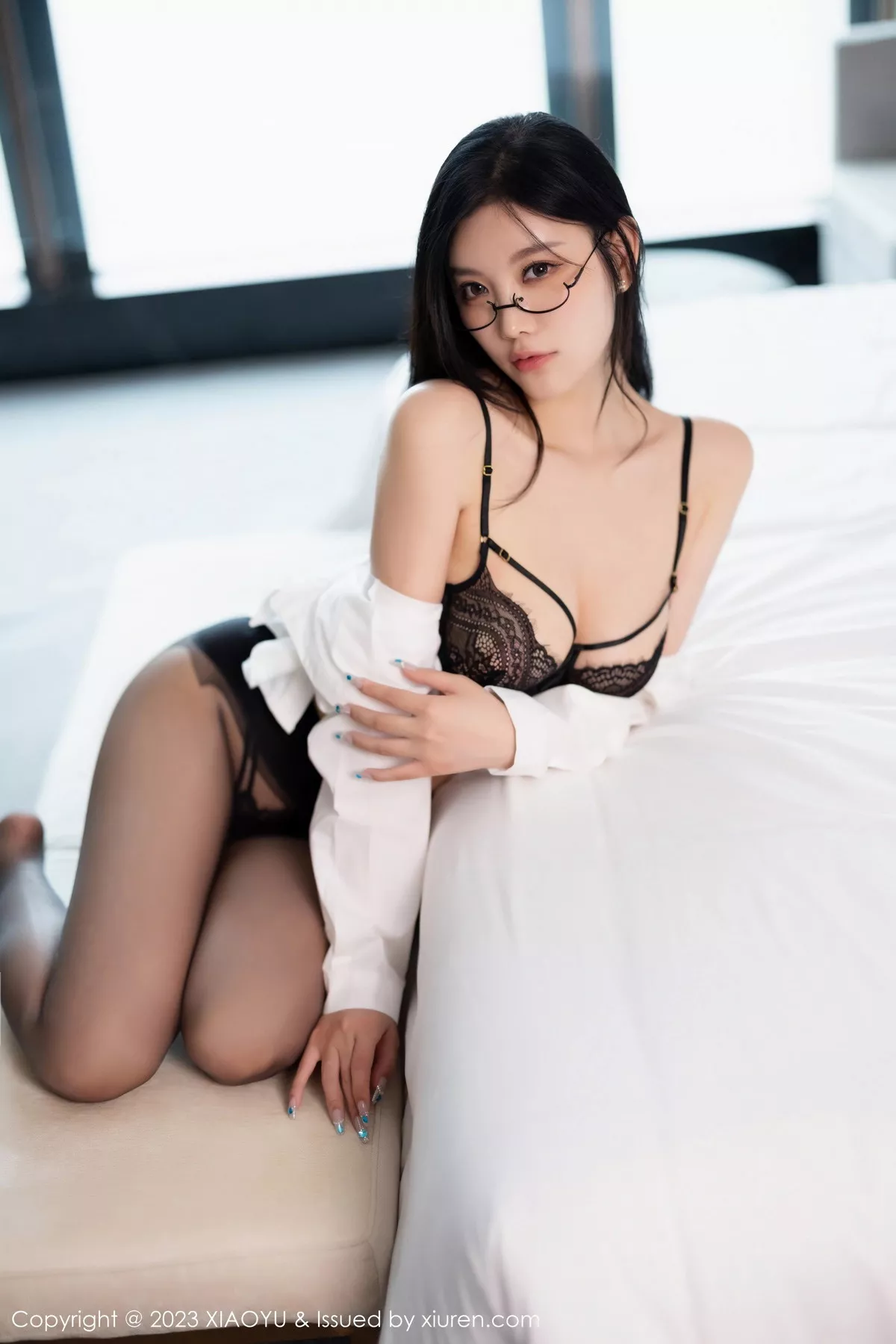 秀人集.com_[XiaoYu画语界]Vol.1121_女神杨晨晨Yome性感白T配灰色短裙露蕾丝内衣惹火诱惑写真90P