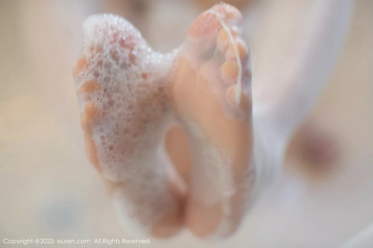 秀人集.com_[XiuRen秀人网]No.7456_模特绮里嘉ula性感白色婚纱服饰配白色丝袜秀惹火身材诱惑写真80P