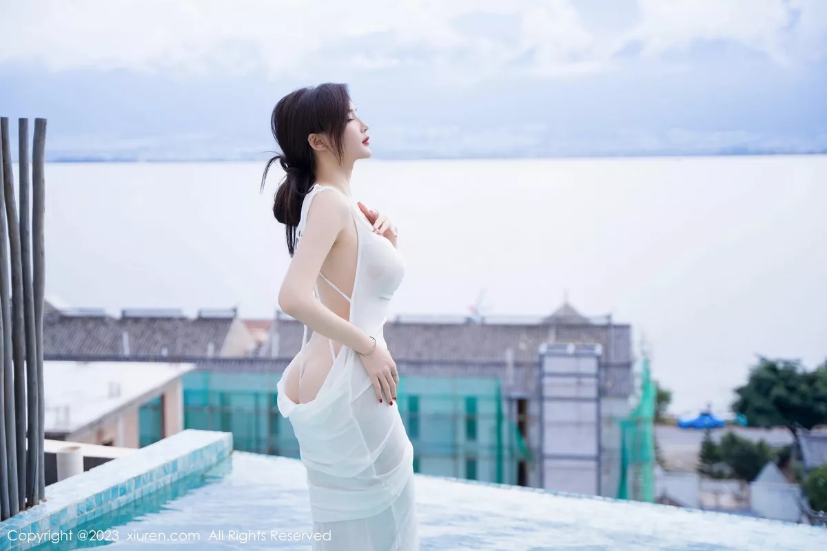 秀人集.com_[XiuRen秀人网]No.7461_女神Carol周妍希泳池性感白色连衣长裙湿身秀丰满身材诱惑写真69P