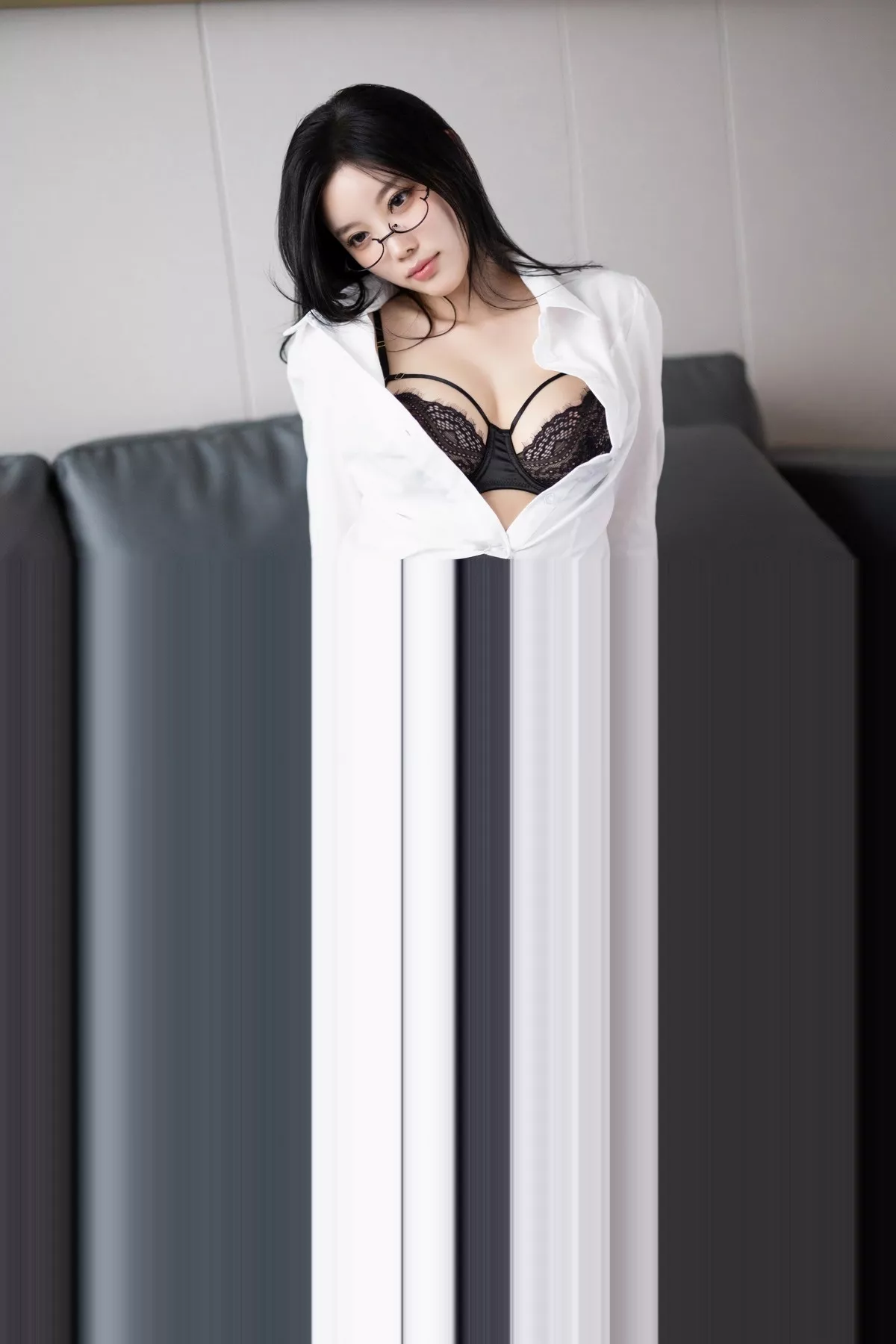 秀人集.com_[XiaoYu画语界]Vol.1121_女神杨晨晨Yome性感白T配灰色短裙露蕾丝内衣惹火诱惑写真90P