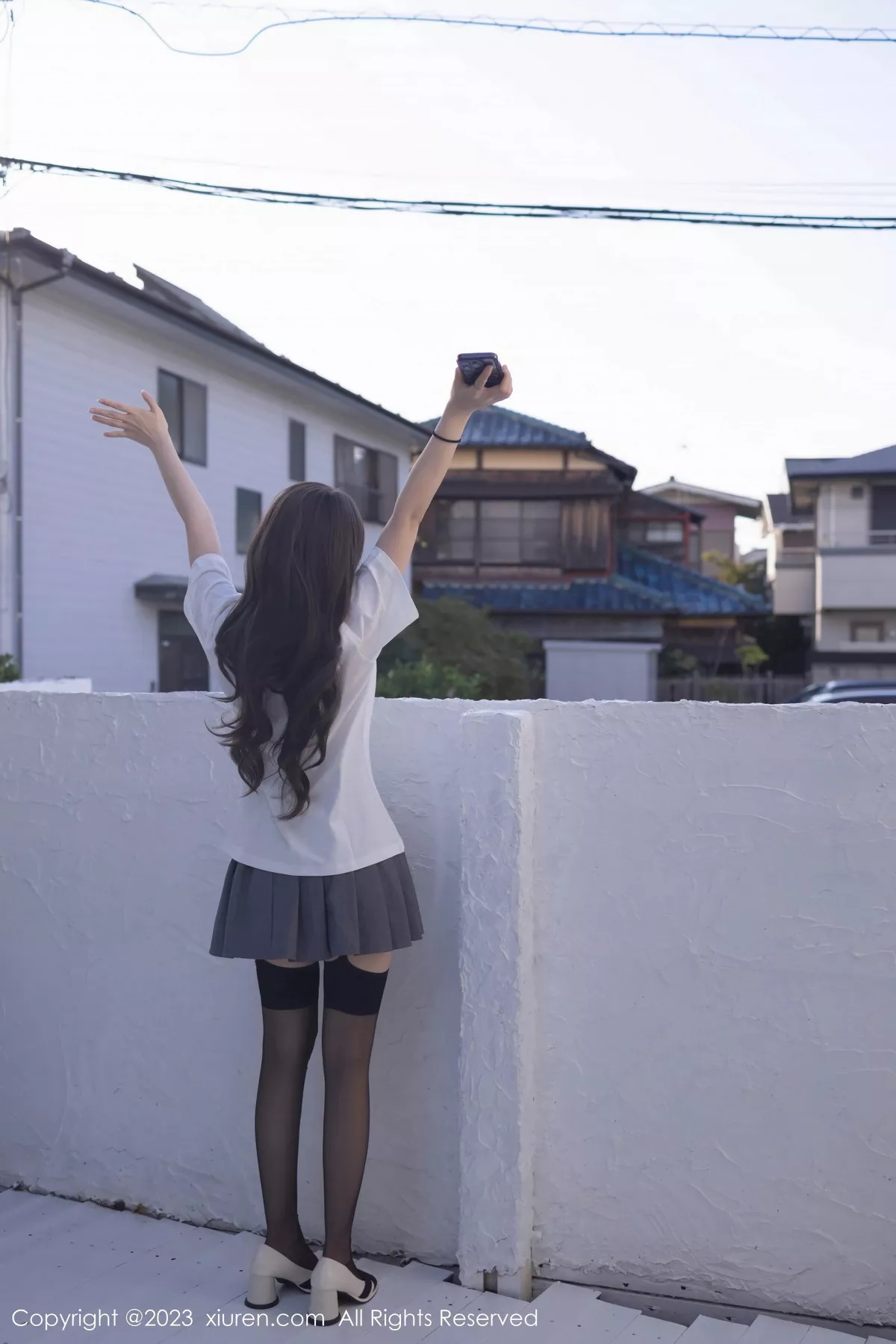 秀人集.com_[XiuRen秀人网]No.7475_模特鱼子酱Fish性感白T配灰短裙露黑丝吊袜秀曼妙身姿诱惑写真85P