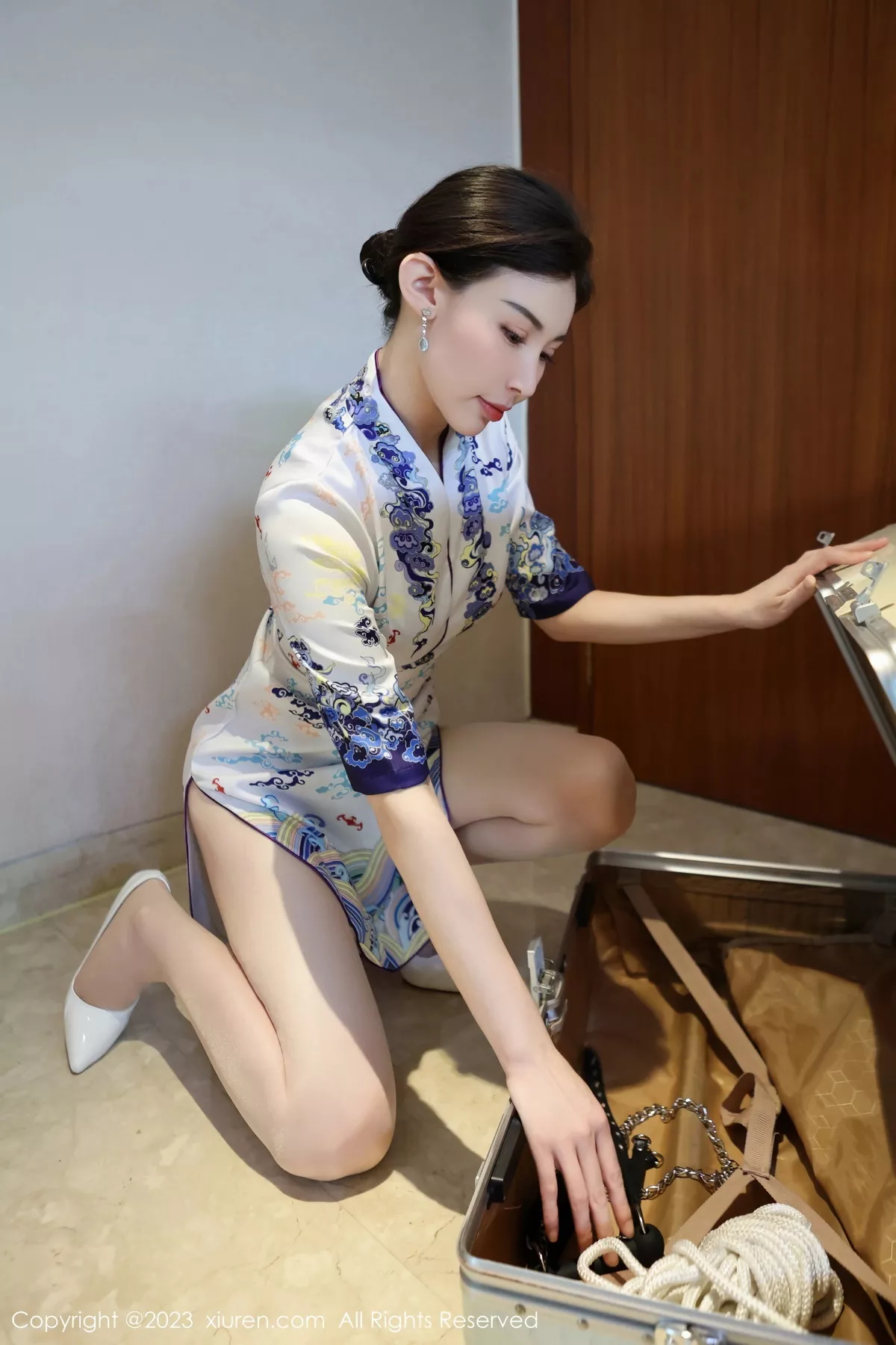 秀人集.com_[XiuRen秀人网]No.7479_模特曼柔性感制服露淡粉色内衣配超薄肉丝秀曼妙身姿诱惑写真102P