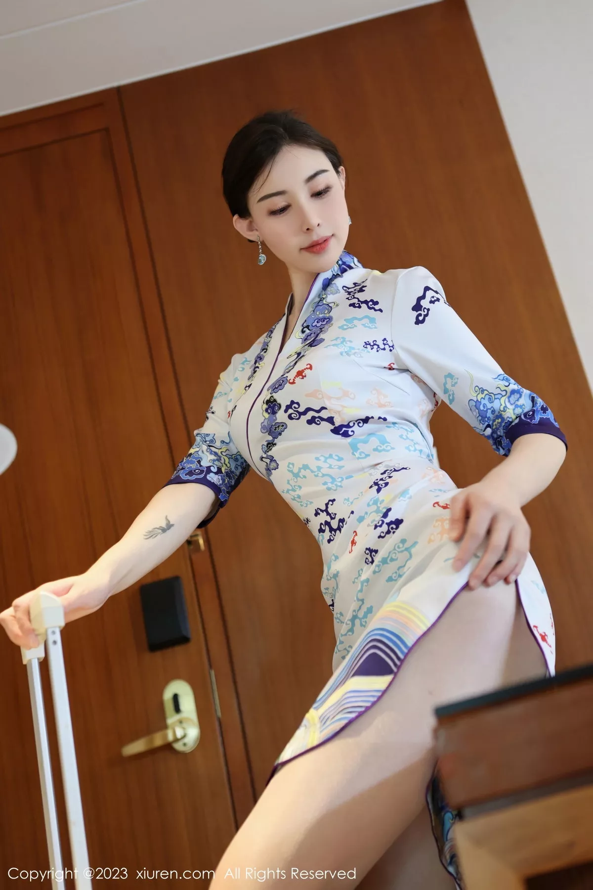 秀人集.com_[XiuRen秀人网]No.7479_模特曼柔性感制服露淡粉色内衣配超薄肉丝秀曼妙身姿诱惑写真102P